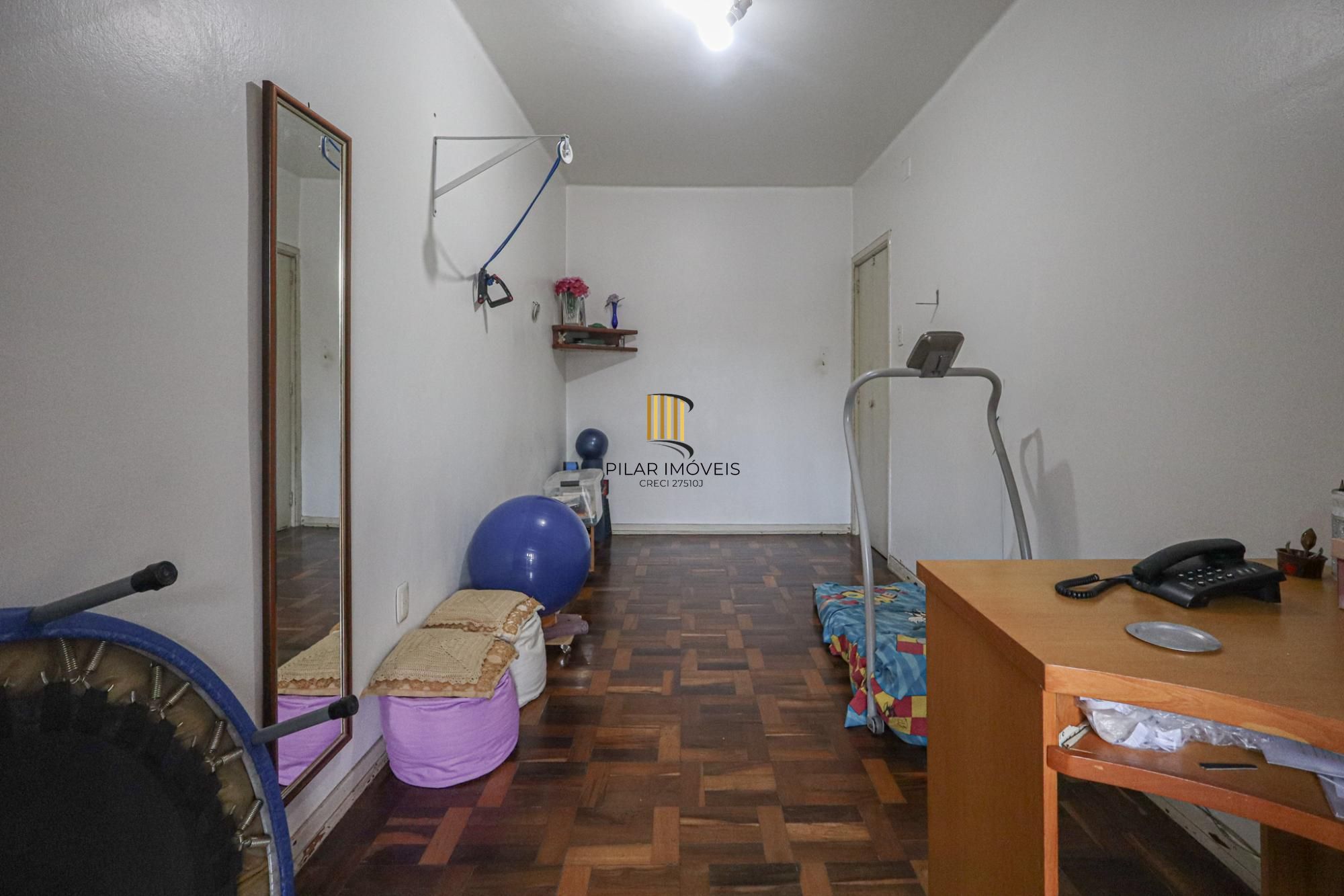 Apartamento 03 dormitórios de frente na Cristóvão Colombo em Porto Alegre