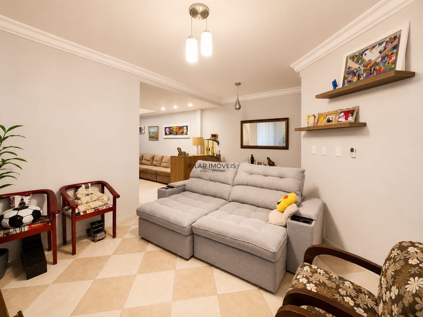 Casa 03 dormitórios no bairro Guarujá em Porto Alegre