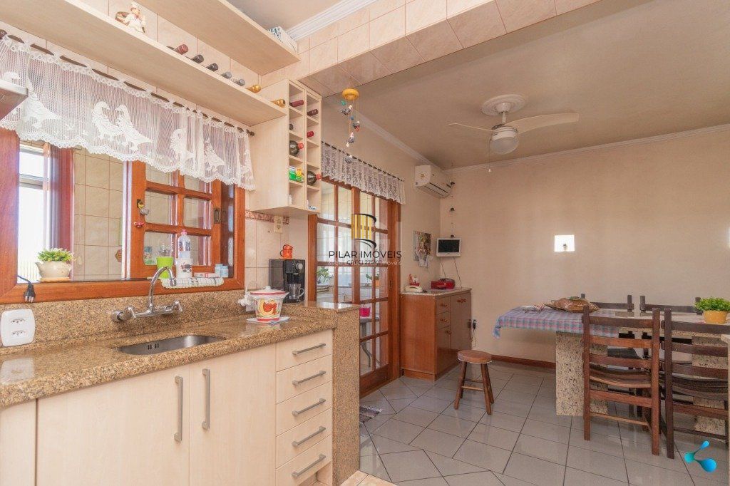 Casa para Venda - 272m², 3 dormitórios, sendo 1 suites, 2 vagas - Sarandi