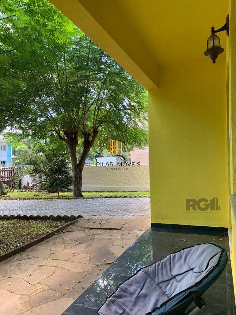 Casa sobrado com 03 dormitórios e garagem para 3 carros na cidade de Nova Petrópolis