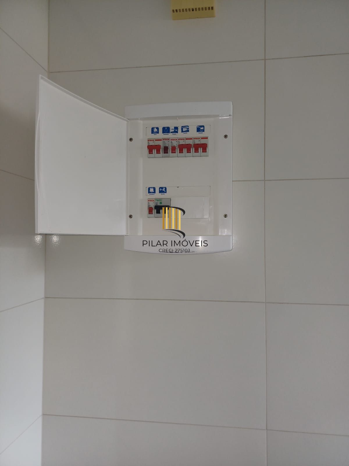 Apartamento 2 dormitórios no bairro Jardim Sabará