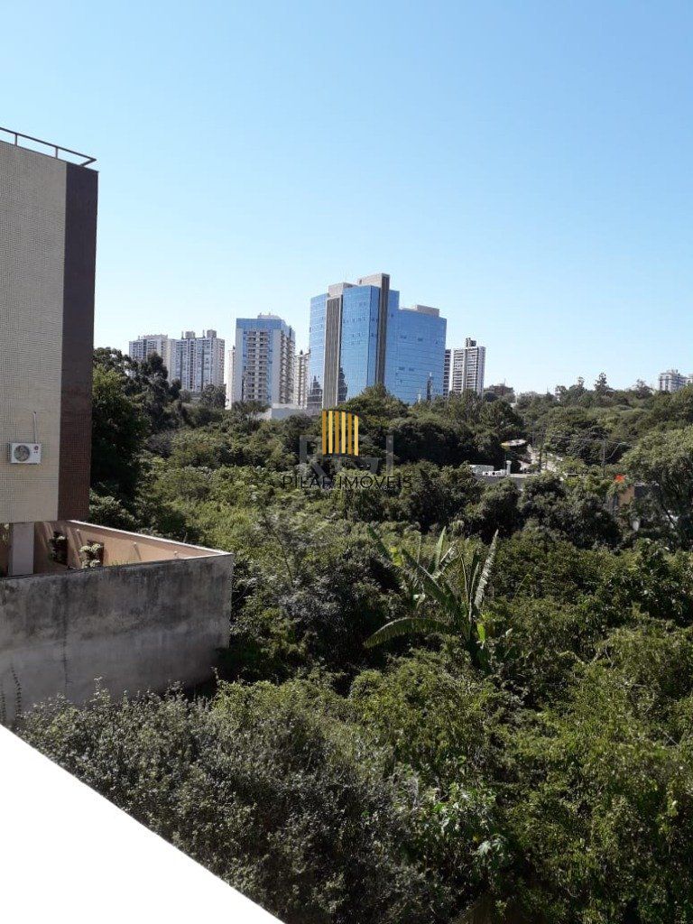 Casa para Venda - 385m², 5 dormitórios, sendo 1 suites, 4 vagas - Petrópolis