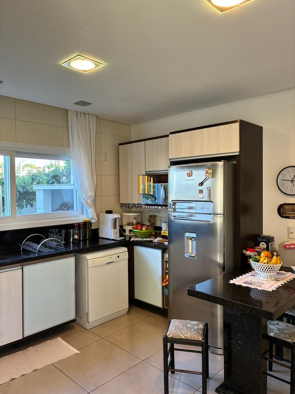 casa 4 dormitórios. 1 suite e demais peças