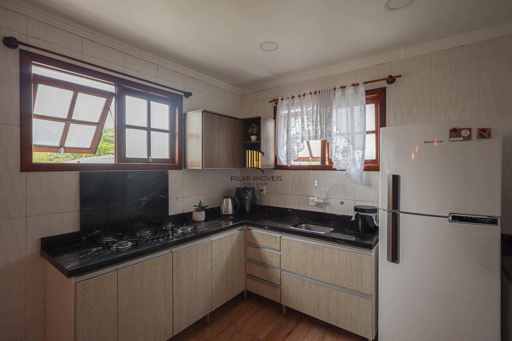 Casa semi mobiliada, 4 dormitórios no Bairro Jardim Sabará