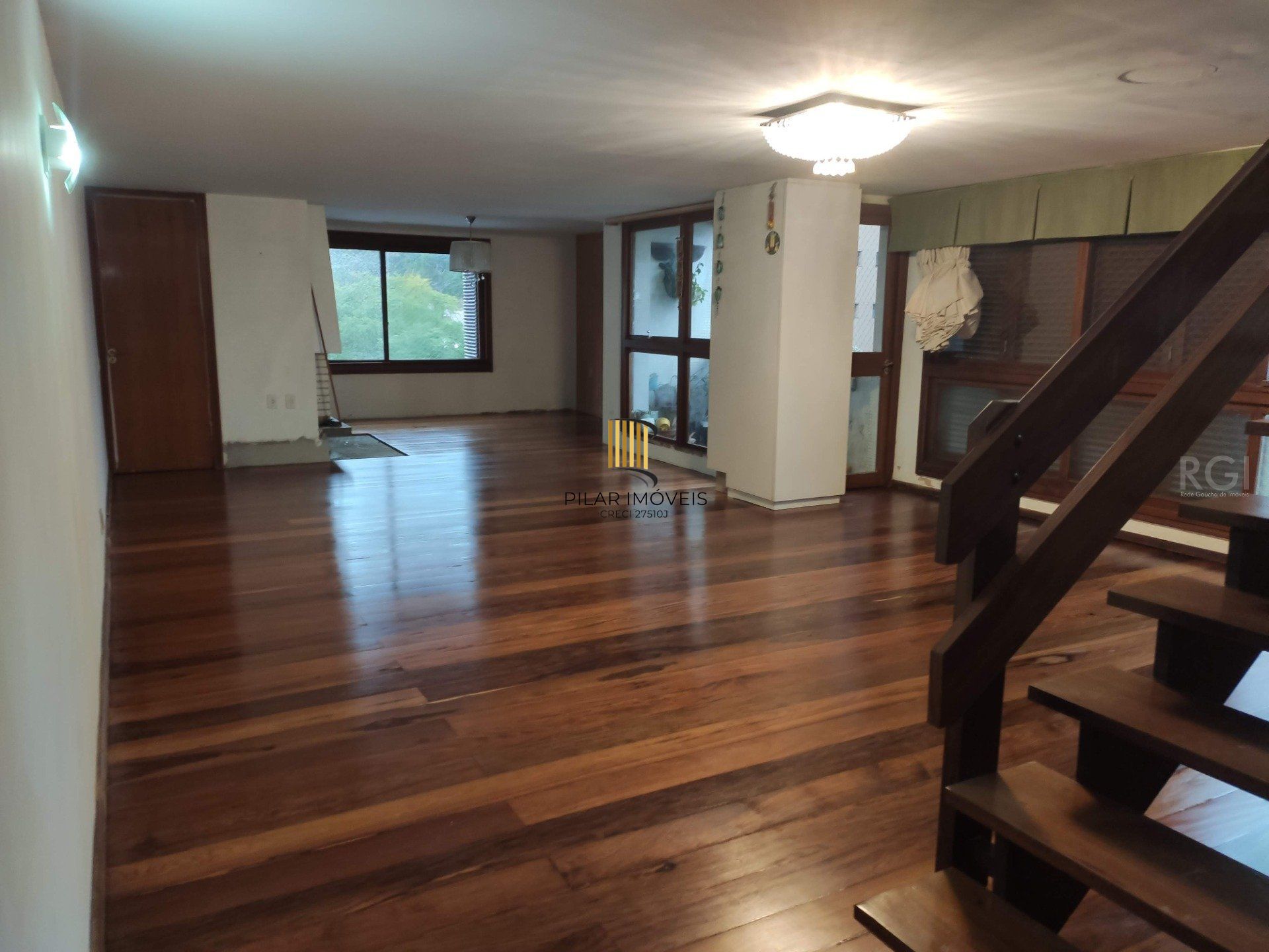 Cobertura para Venda - 263.75m², 3 dormitórios, sendo 1 suites, 2 vagas - Petrópolis - Pilar Imóveis