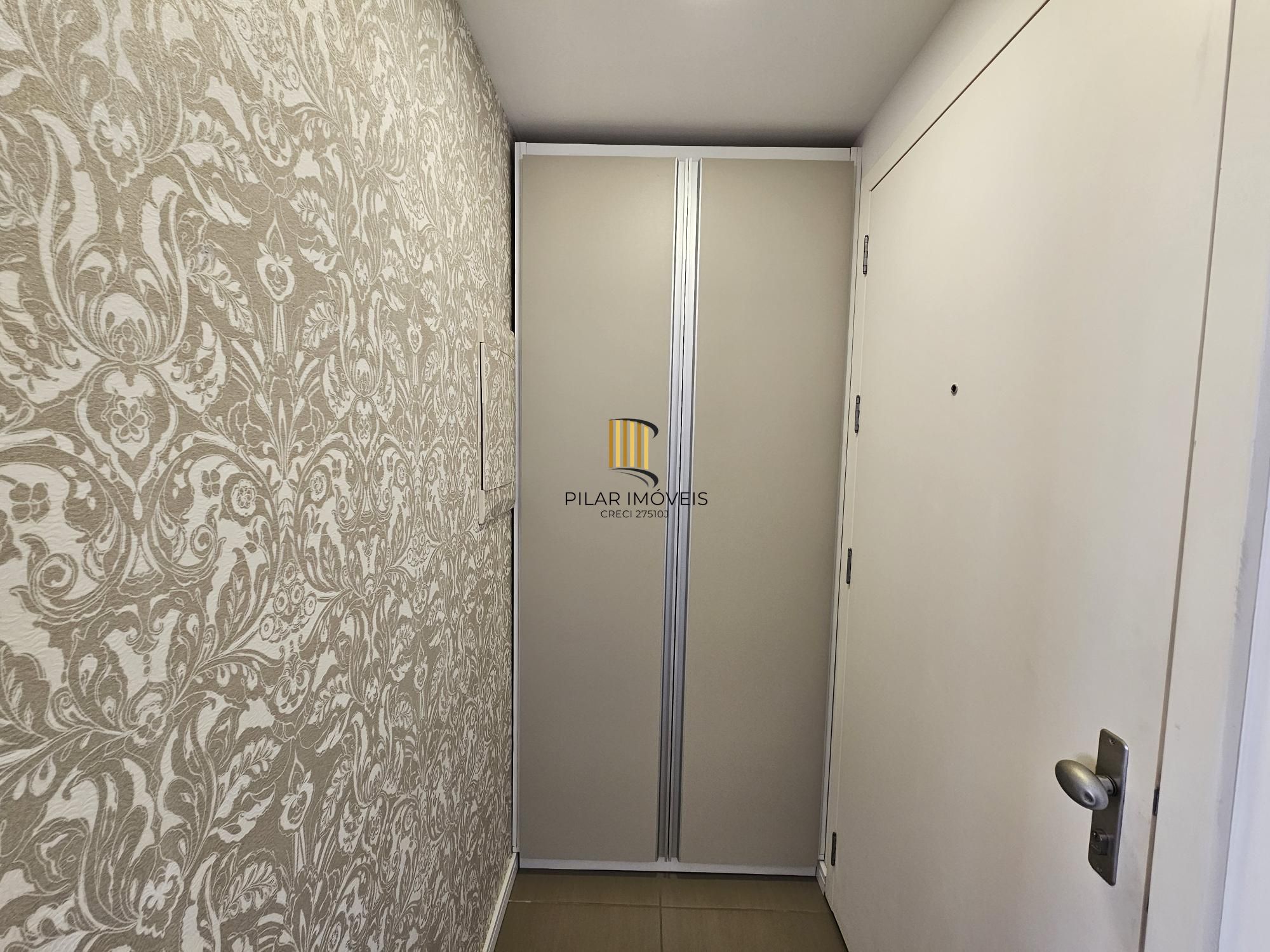 Apartamento 2 dormitórios com vaga coberta