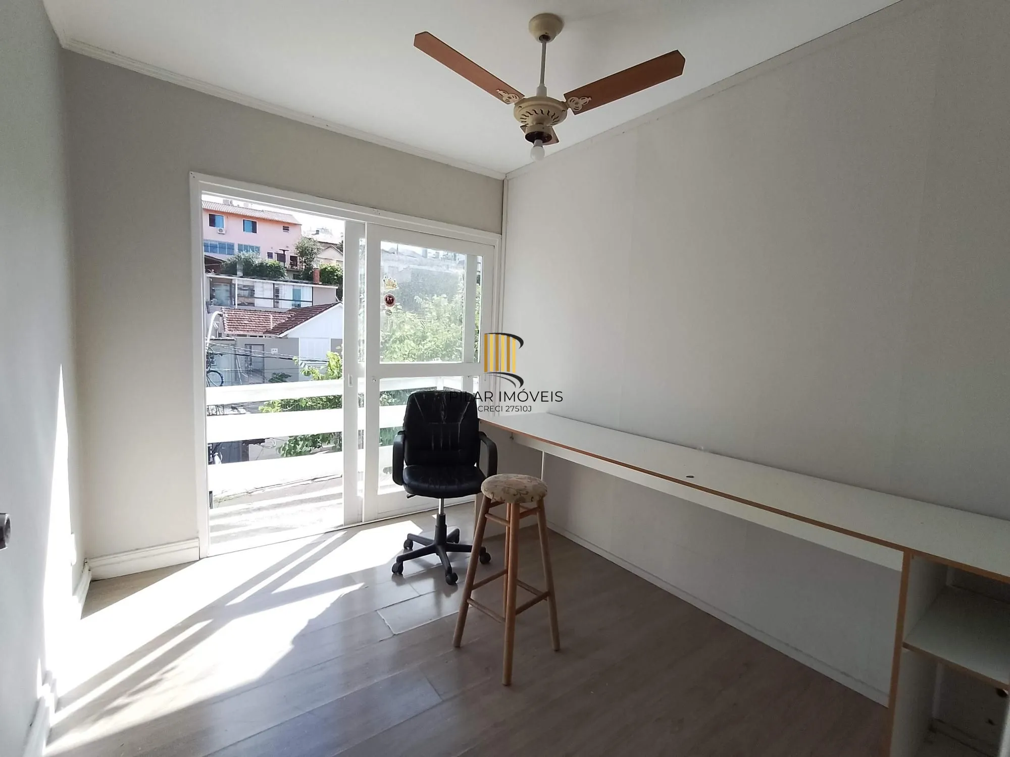 Apartamento 2 dormitórios com sacada e vaga perto da PUC