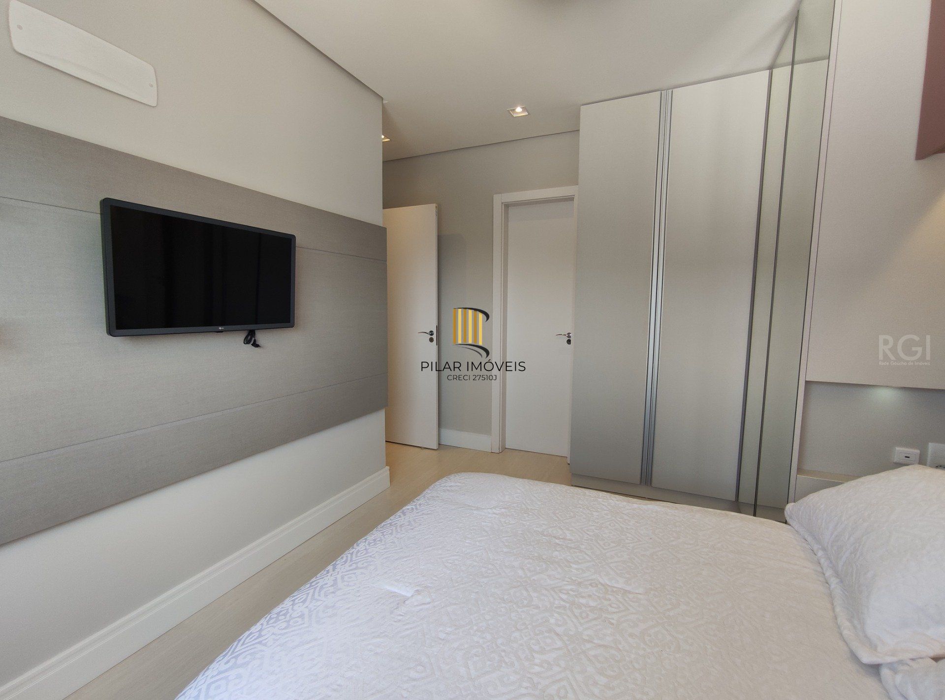 Apartamento para Venda - 57.72m², 2 dormitórios, sendo 1 suites, 1 vaga - Santo Antonio