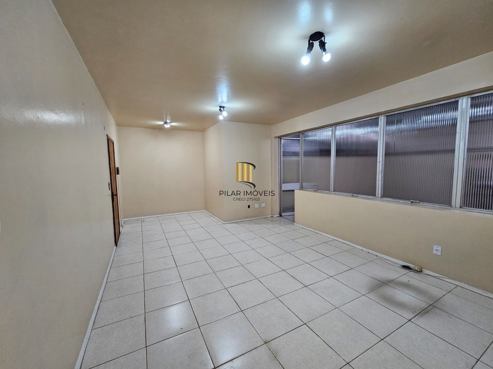 Ampla sala comercial na Cristóvão Moinhos de Vento com 53m2