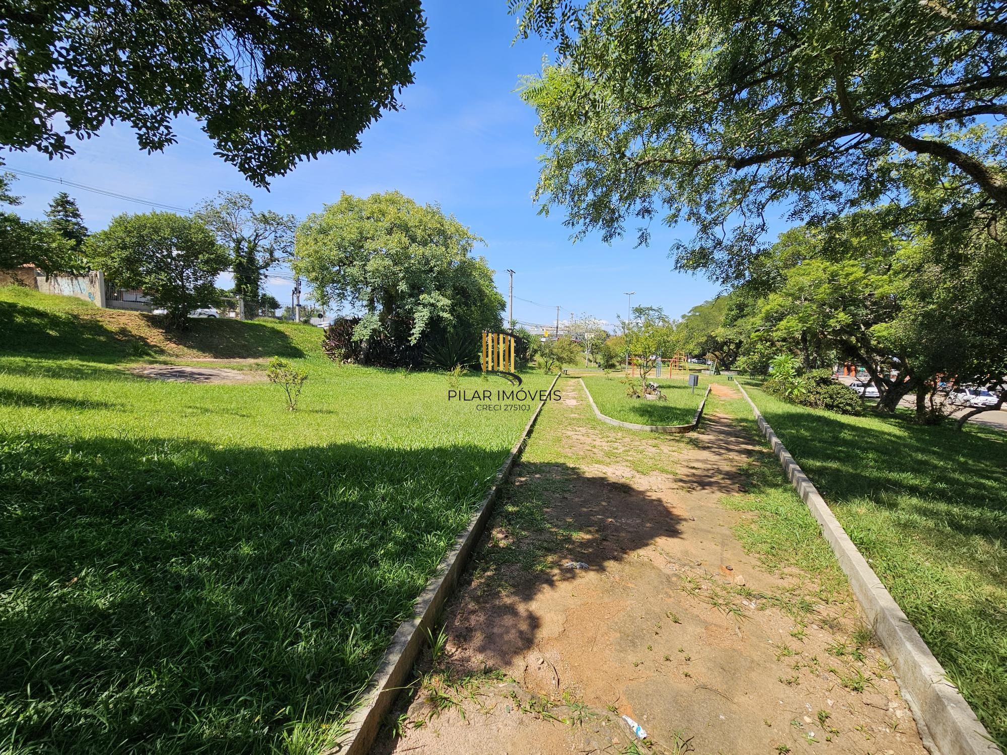 TERRENO COM MAIS DE 790M2 | CASA IMPECÁVEL DE 2 DORMITÓRIOS