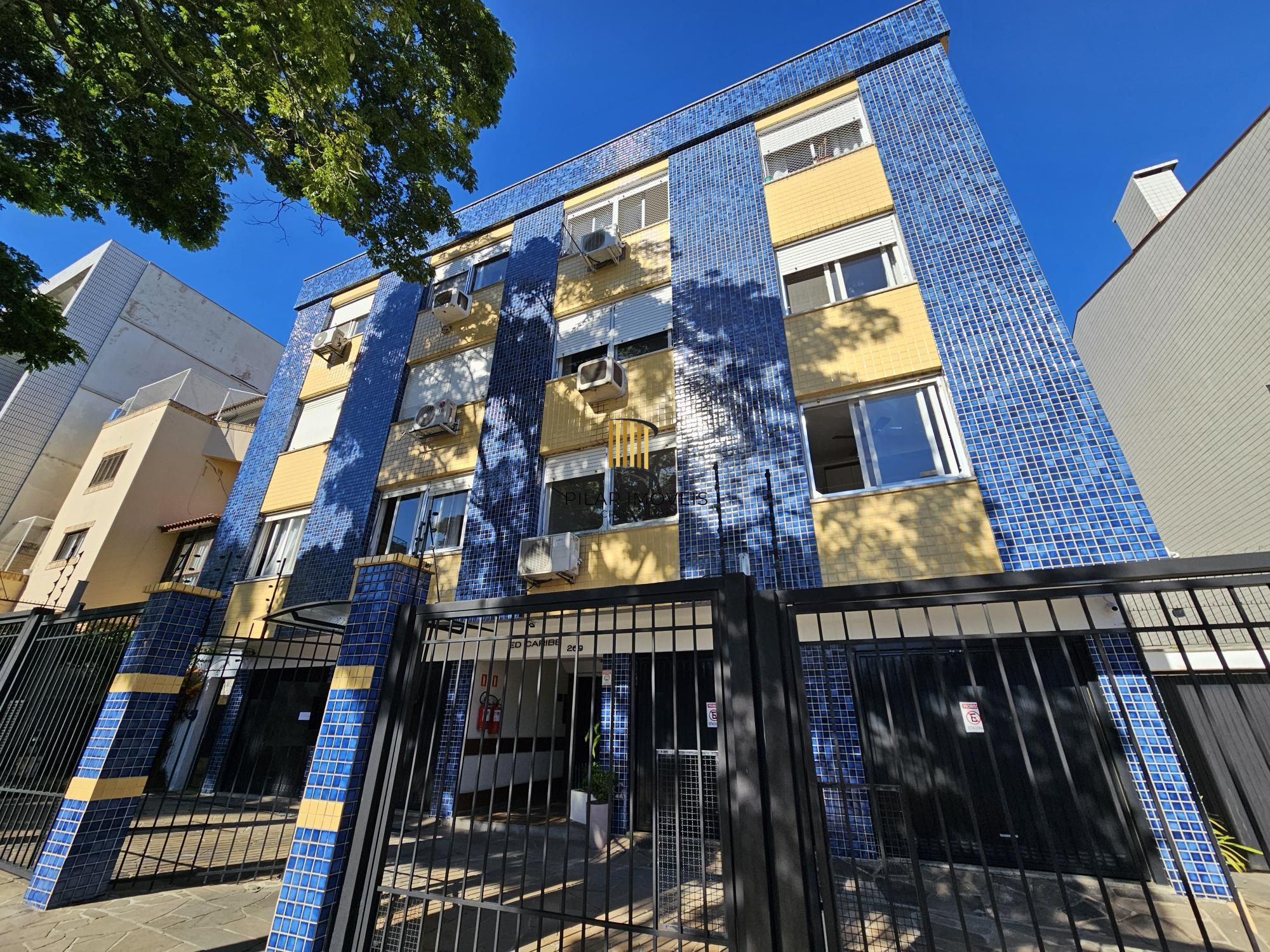 APARTAMENTO ENSOLARADO A POUCOS METROS DO PARQUE MARINHA E DO BEIRA RIO