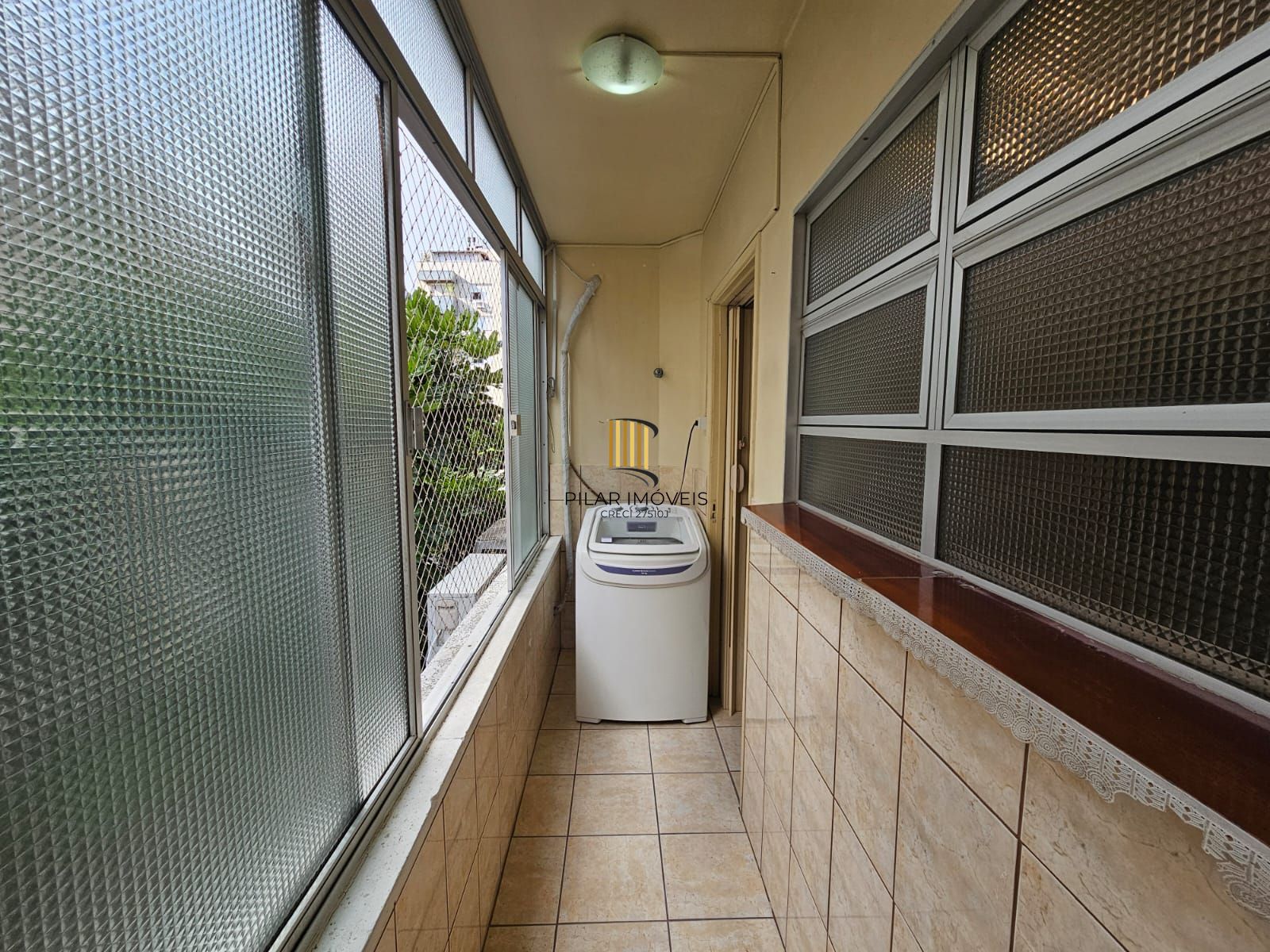 Apartamento 2 dormitórios com sacada a poucos metros da Redenção