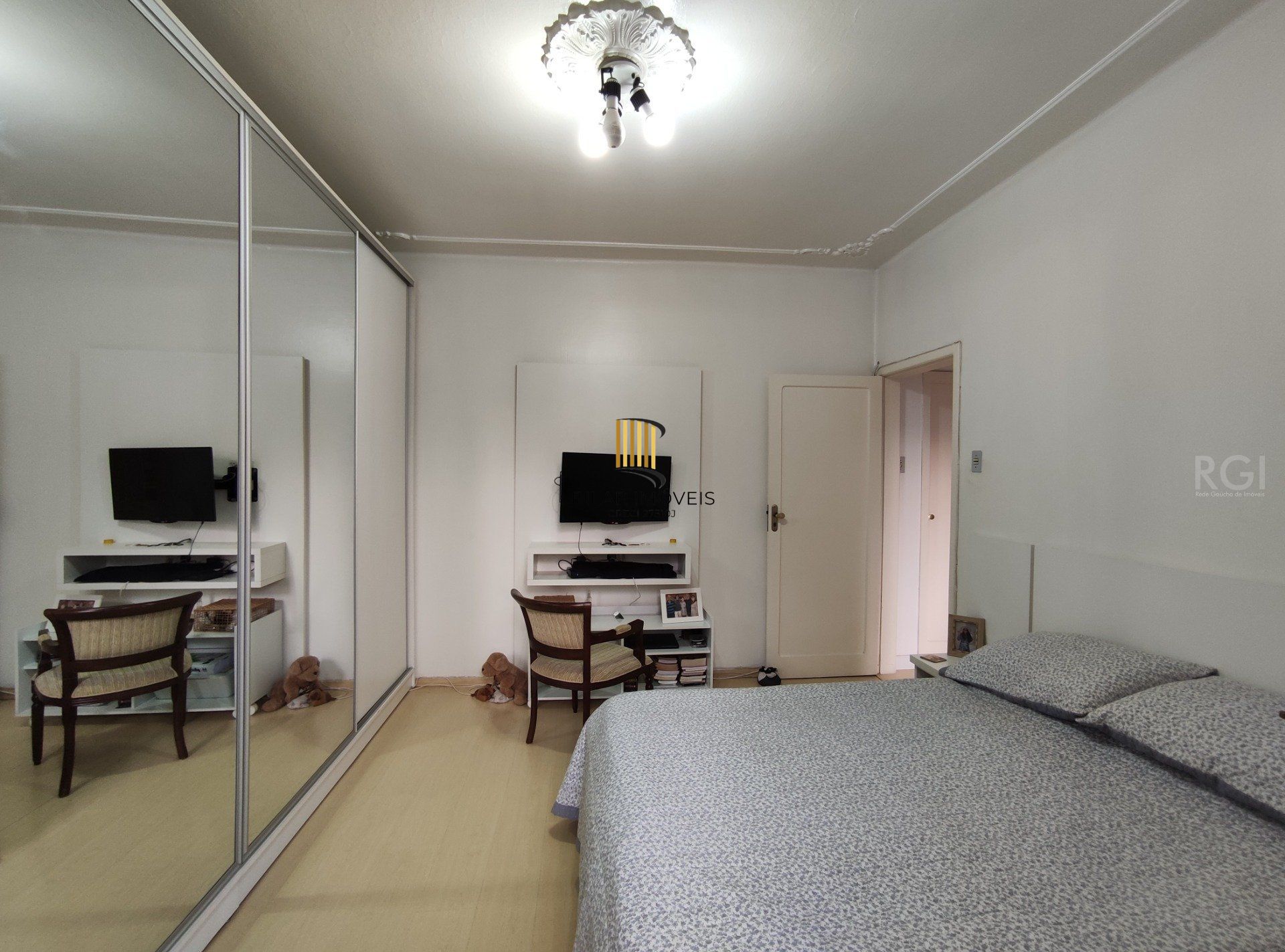 Apartamento para Venda - 60.44m², 2 dormitórios, 1 vaga - Petrópolis