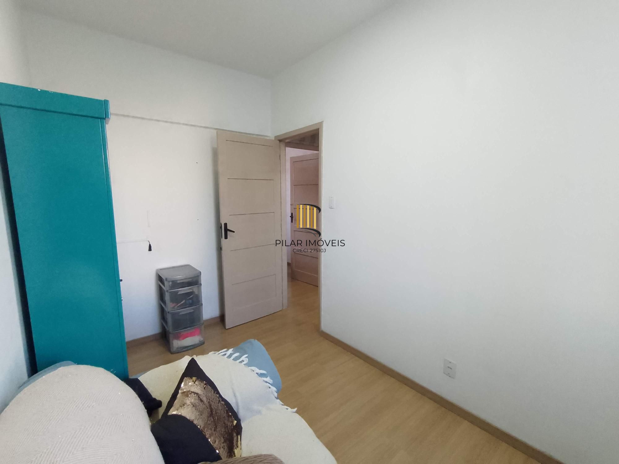 Apartamento 2 dormitórios reformado no Passo D'Areia