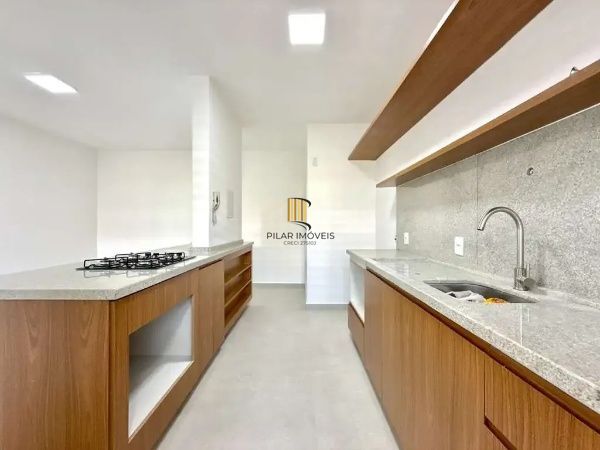 Apartamento 2 dormitórios, sacada com churrasqueira no Cristo Redentor