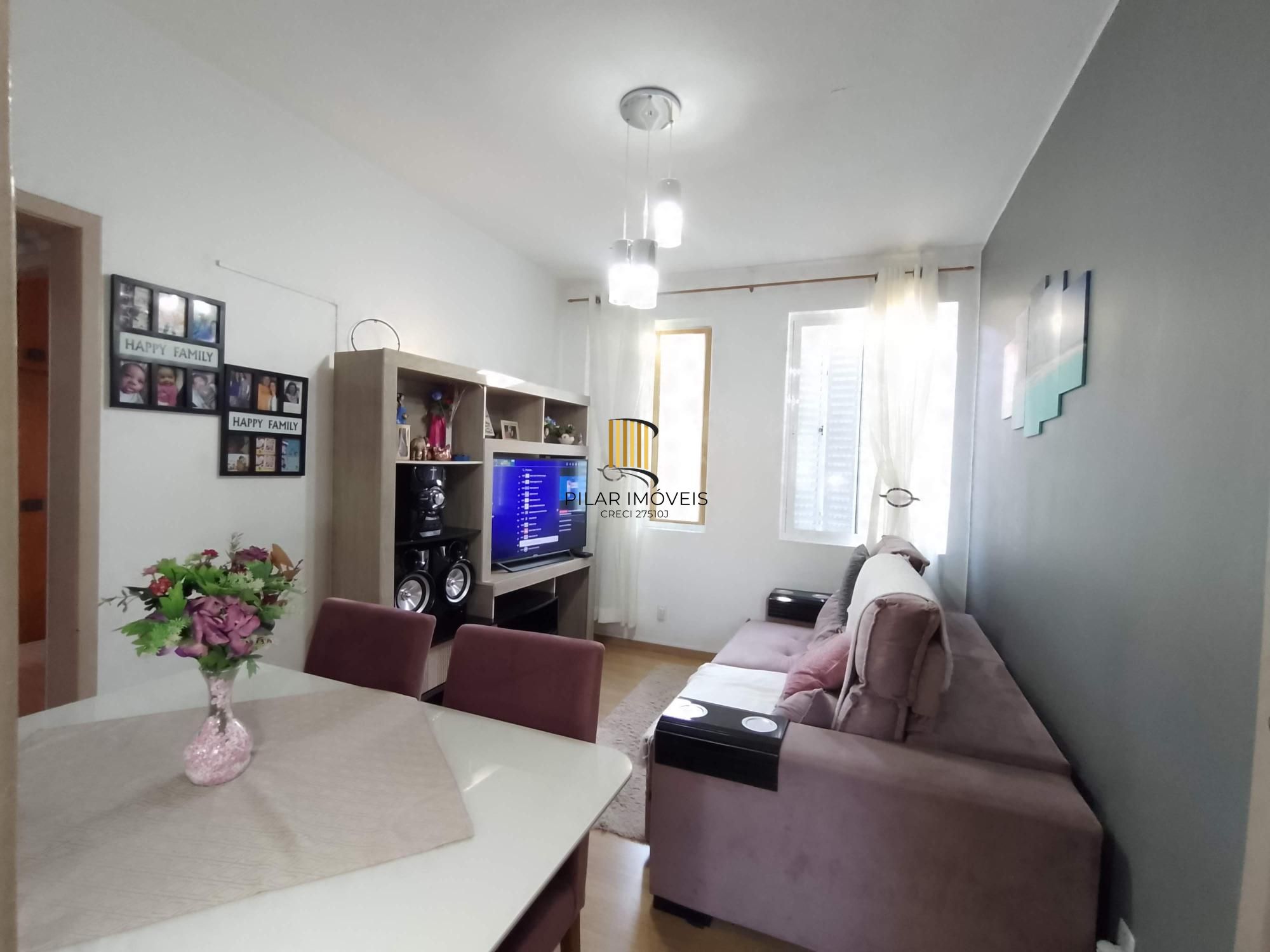 Apartamento 2 dormitórios reformado no Passo D'Areia