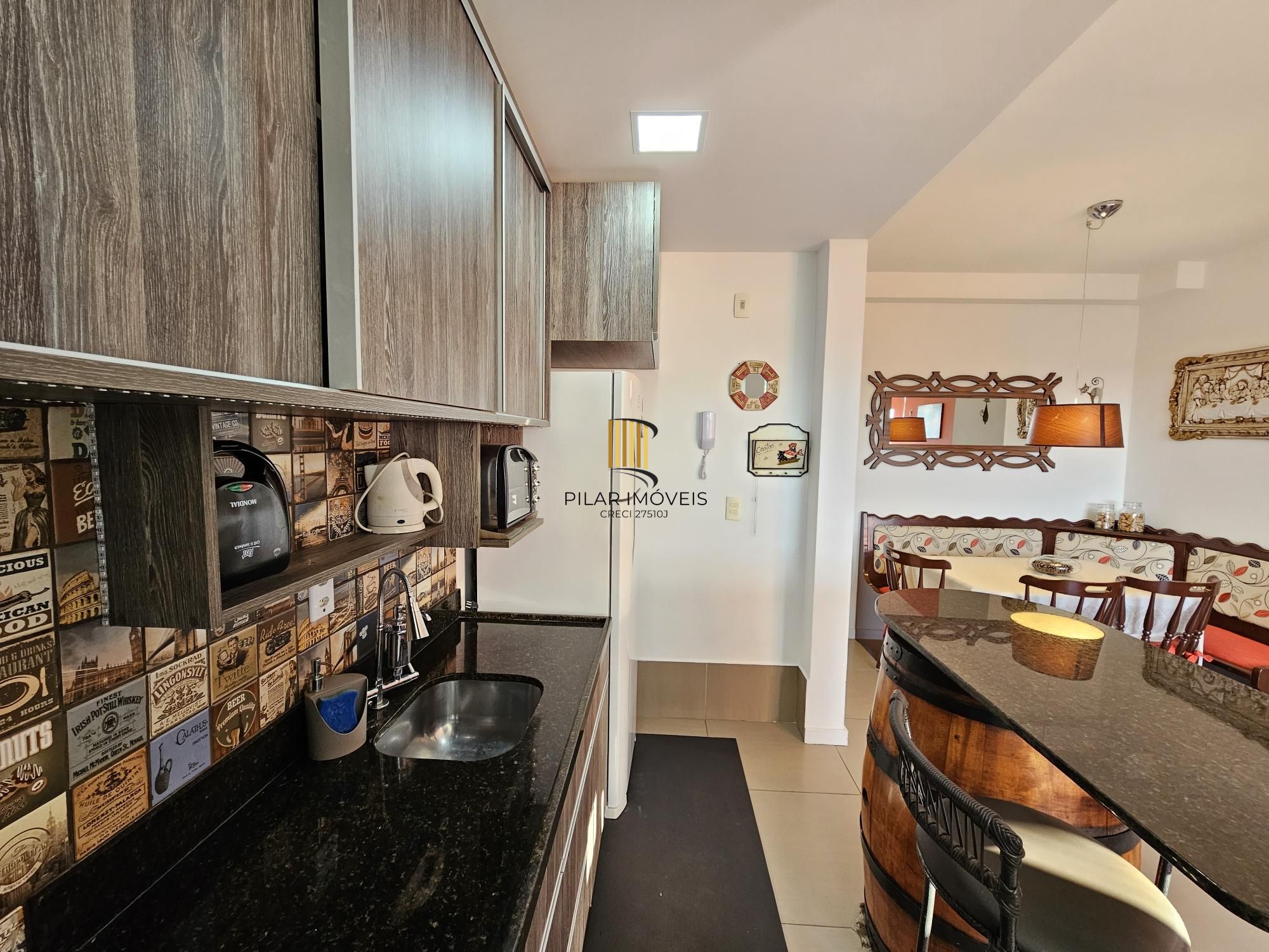 Apartamento 2 dormitórios com vaga coberta
