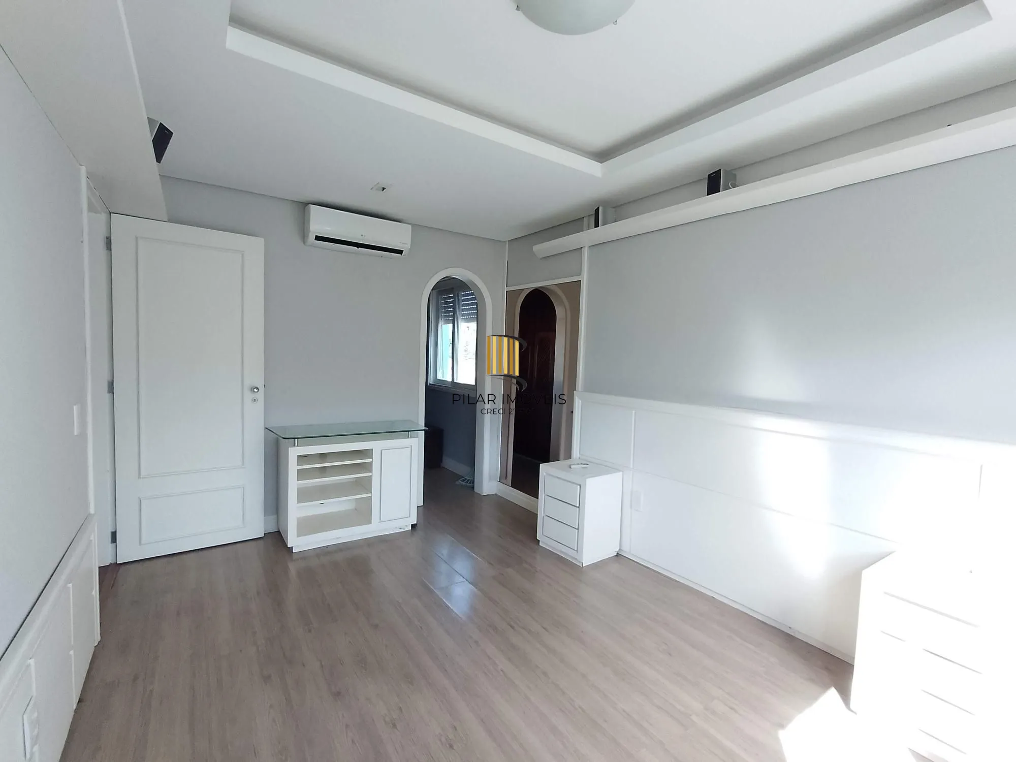 Apartamento 2 dormitórios com sacada e vaga perto da PUC