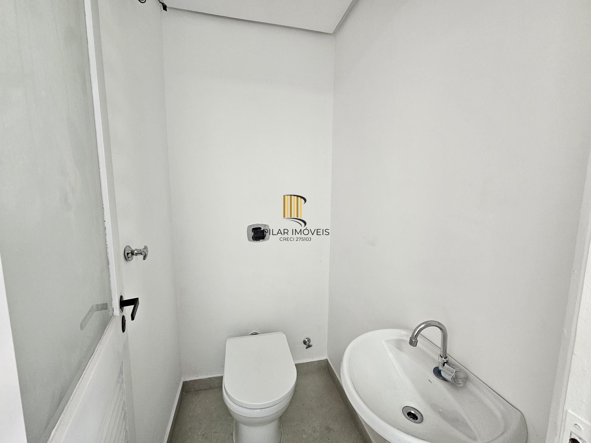 Apartamento 2 dormitórios, sacada com churrasqueira no Cristo Redentor