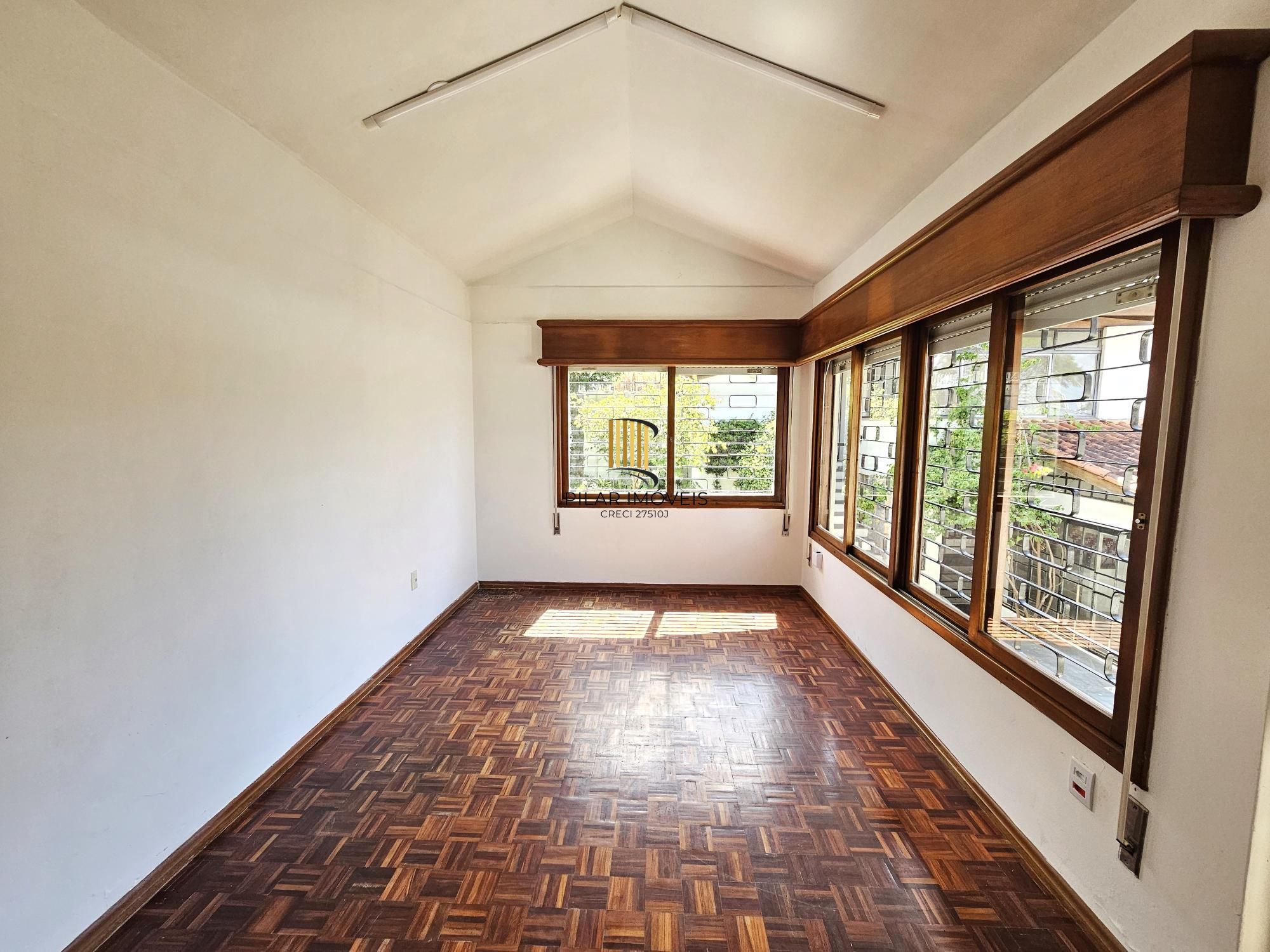 CASA EXCLUSIVA NO BAIRRO TRÊS FIGUEIRAS