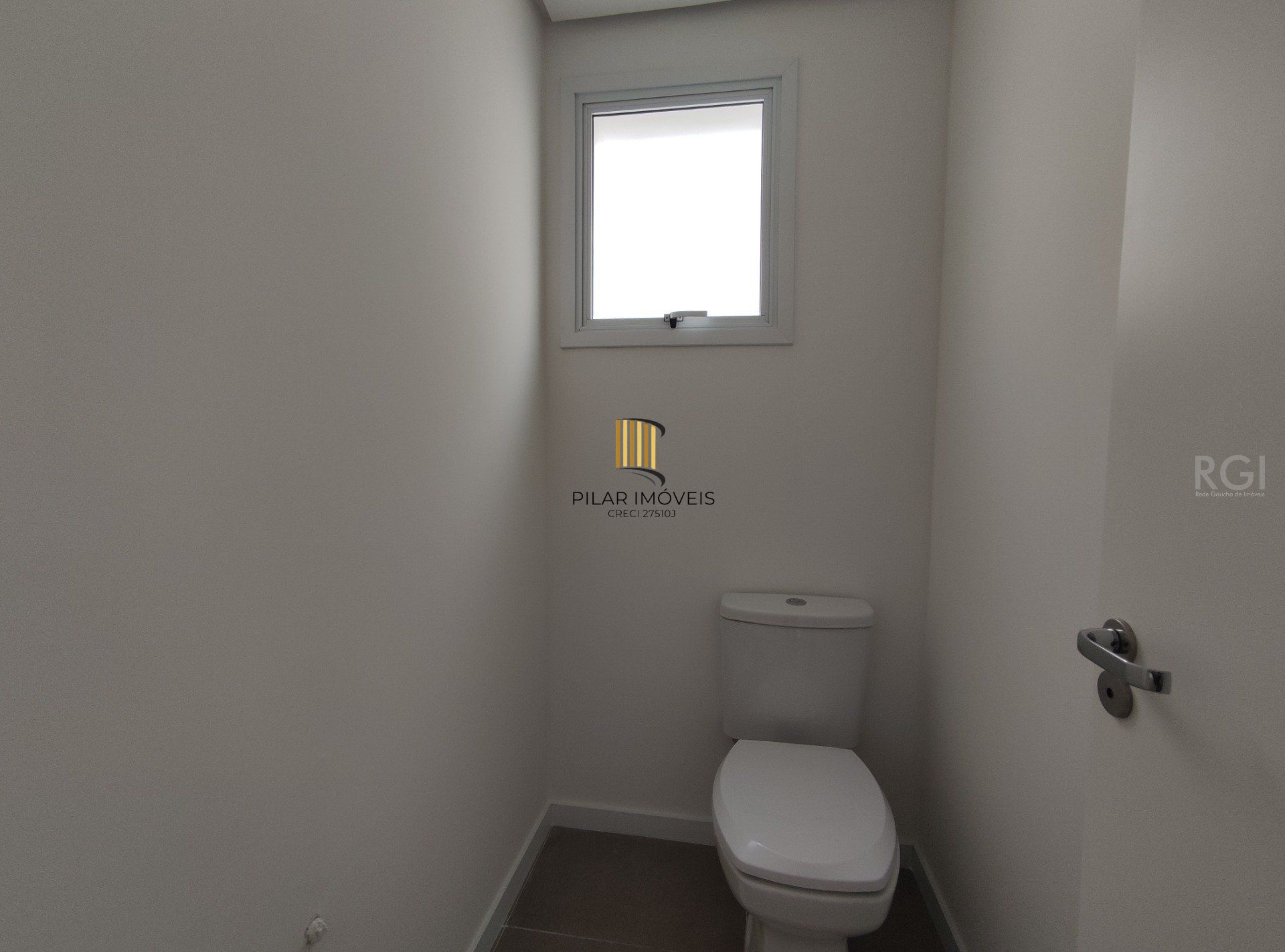 Duplex para Venda - 179.08m², 2 dormitórios, sendo 2 suites, 2 vagas - Petrópolis
