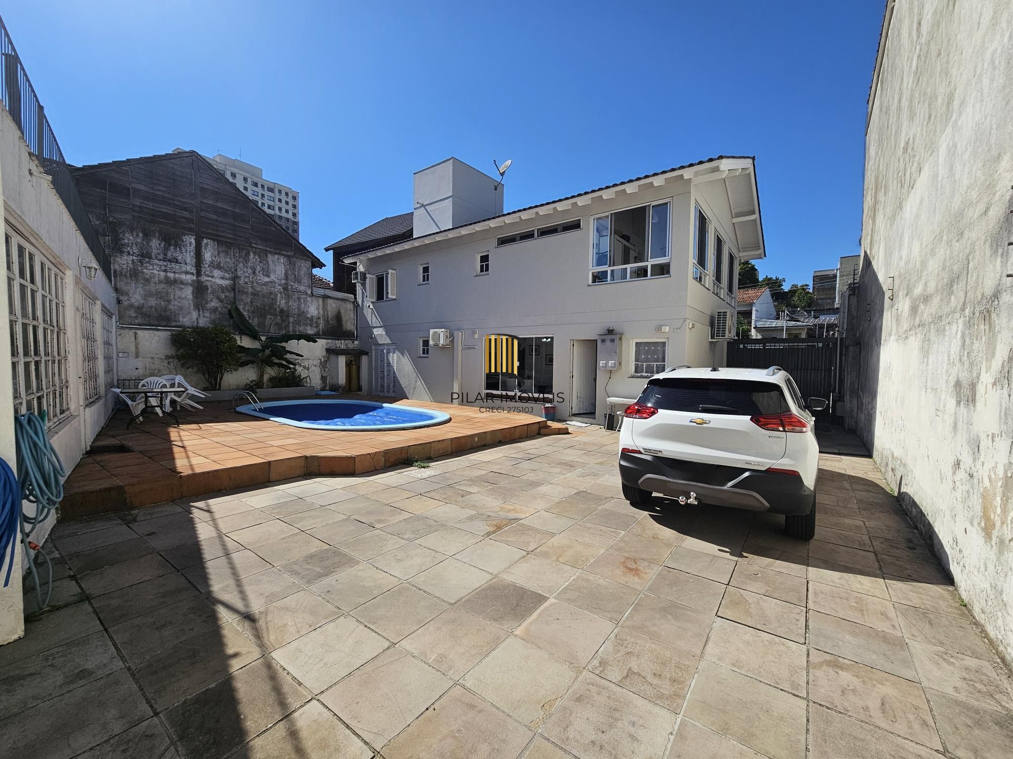 SOBRADO COM 3 SUÍTES + DORMITÓRIOS NO TÉRRREO | PISCINA | E MUITO MAIS