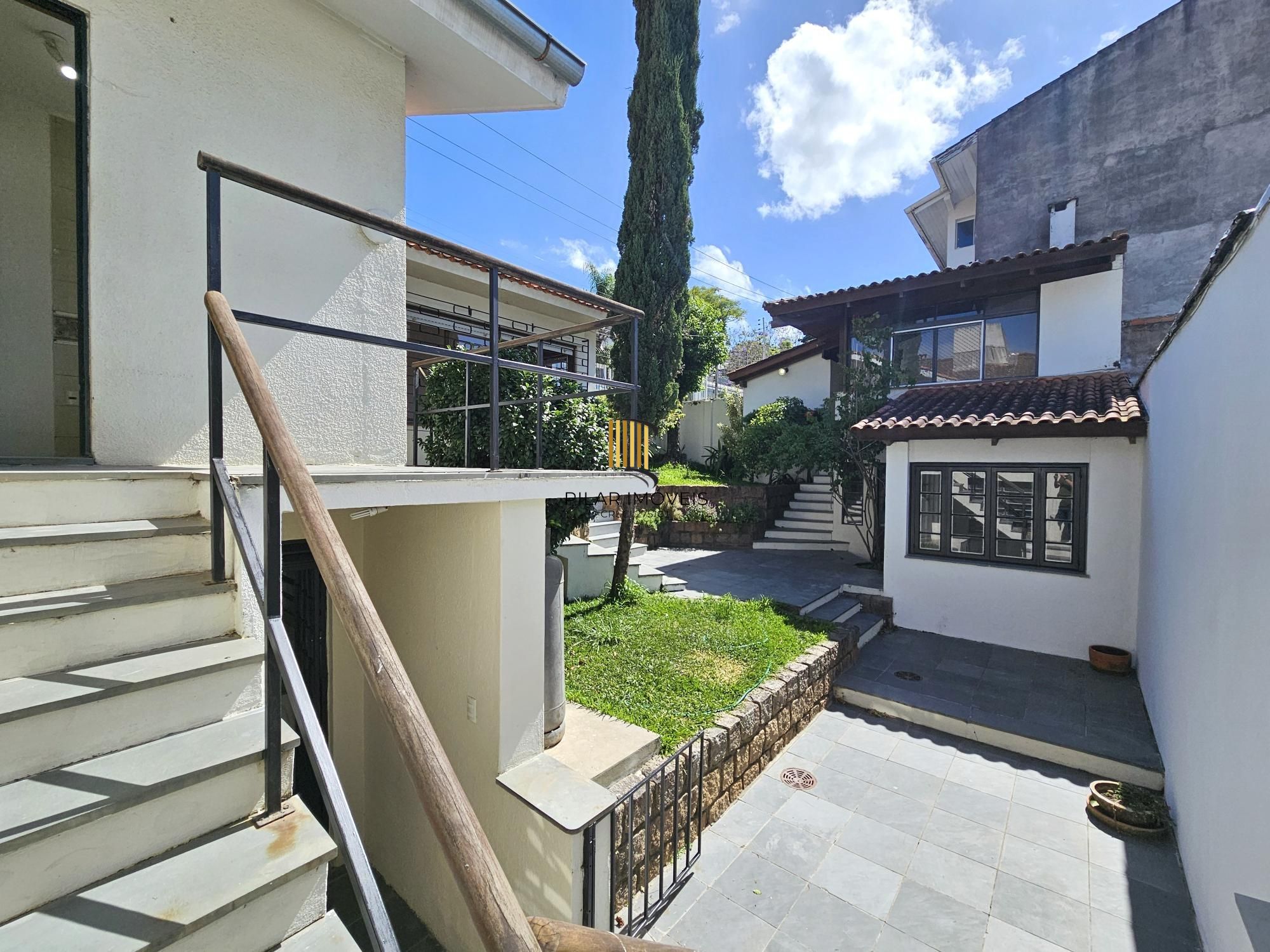 CASA EXCLUSIVA NO BAIRRO TRÊS FIGUEIRAS