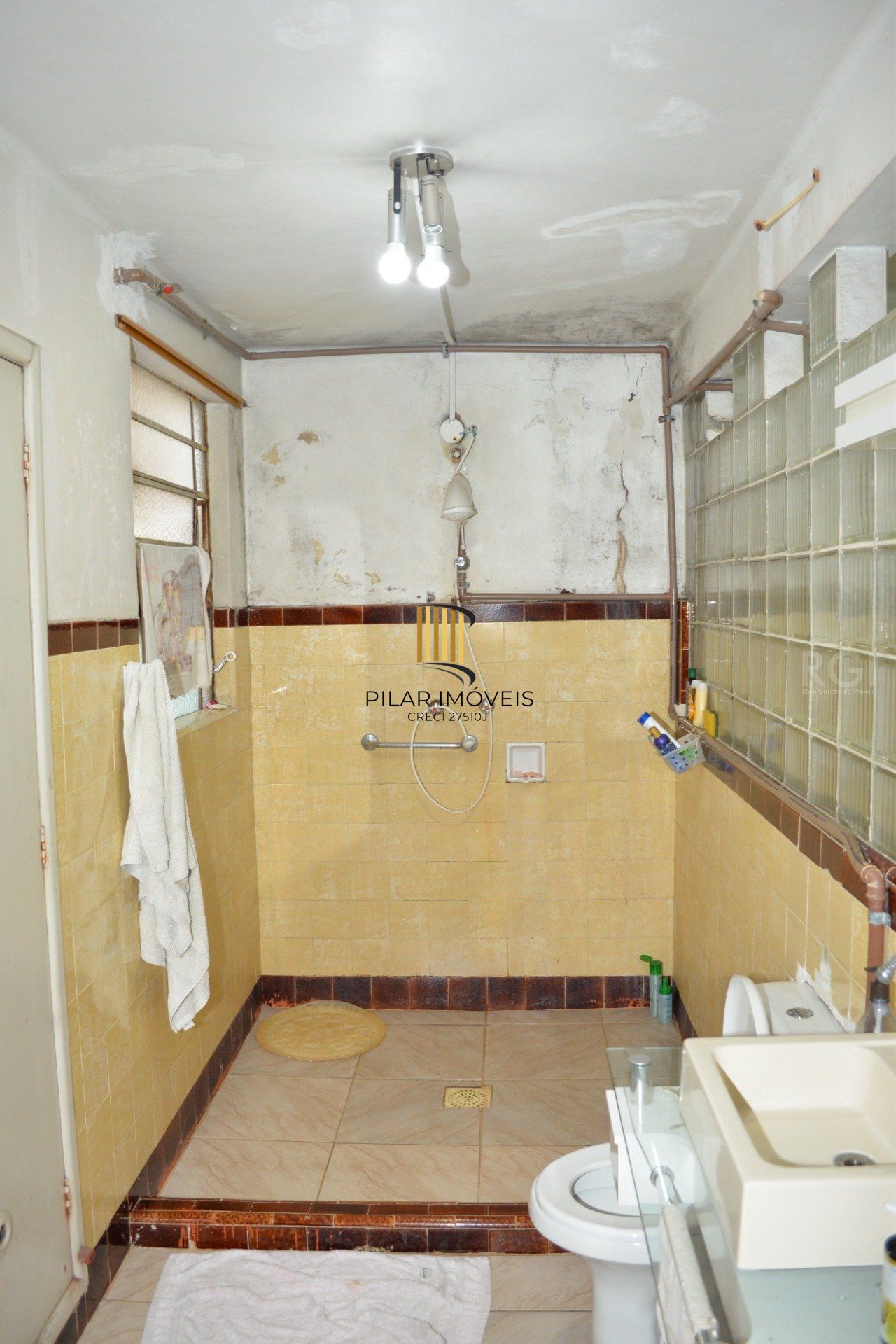 Prédio com Loja  e  3 apartamentos - 470.08m²,  Floresta