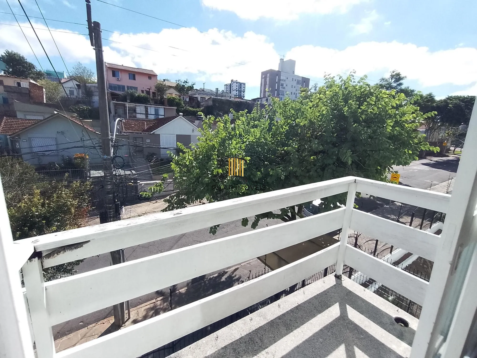 Apartamento 2 dormitórios com sacada e vaga perto da PUC