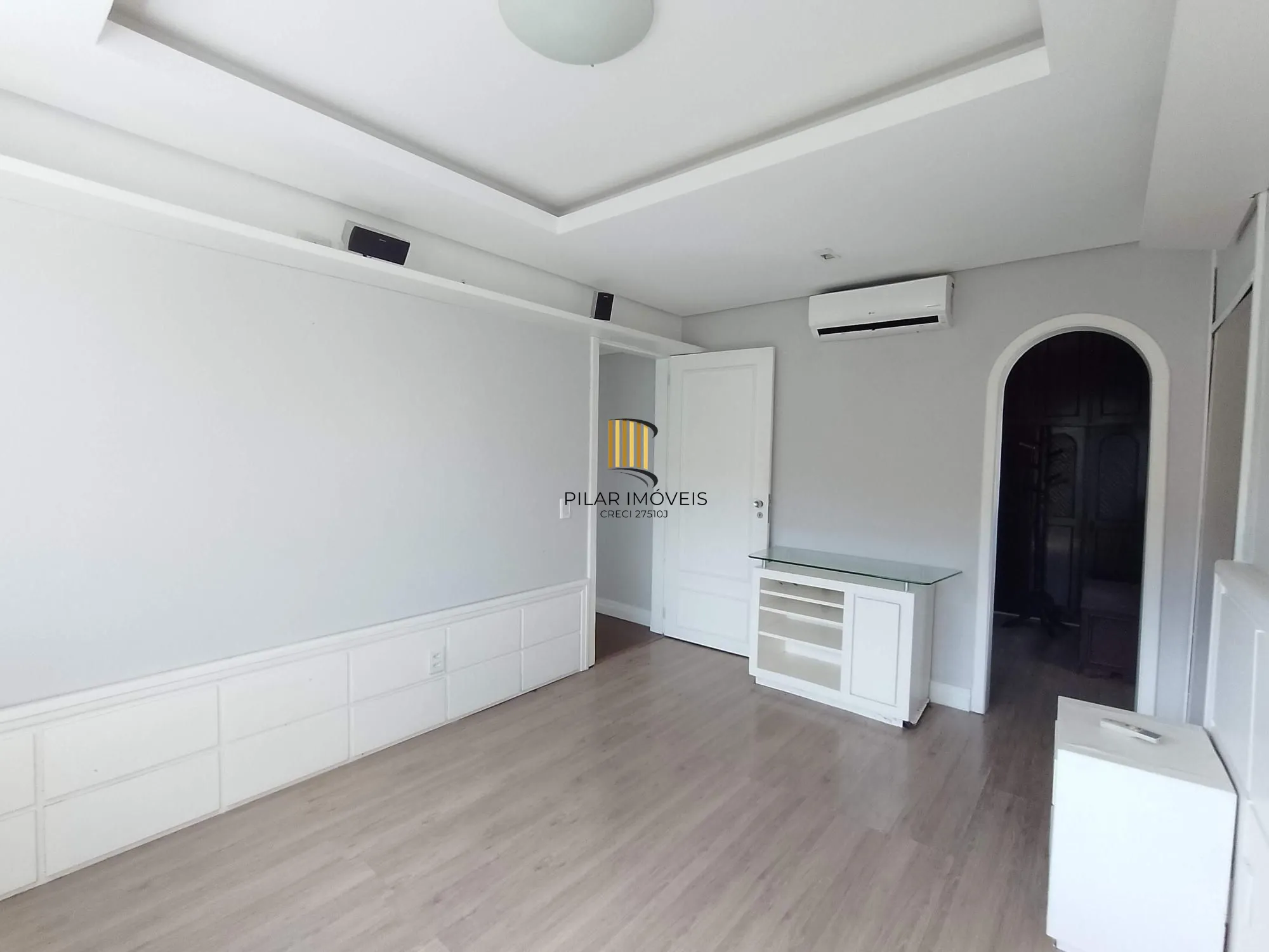 Apartamento 2 dormitórios com sacada e vaga perto da PUC