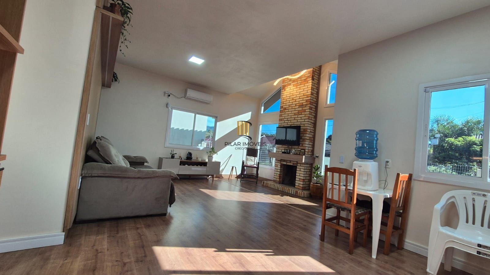 Casa nova com 3 dormitórios sendo 1 suíte no Centro