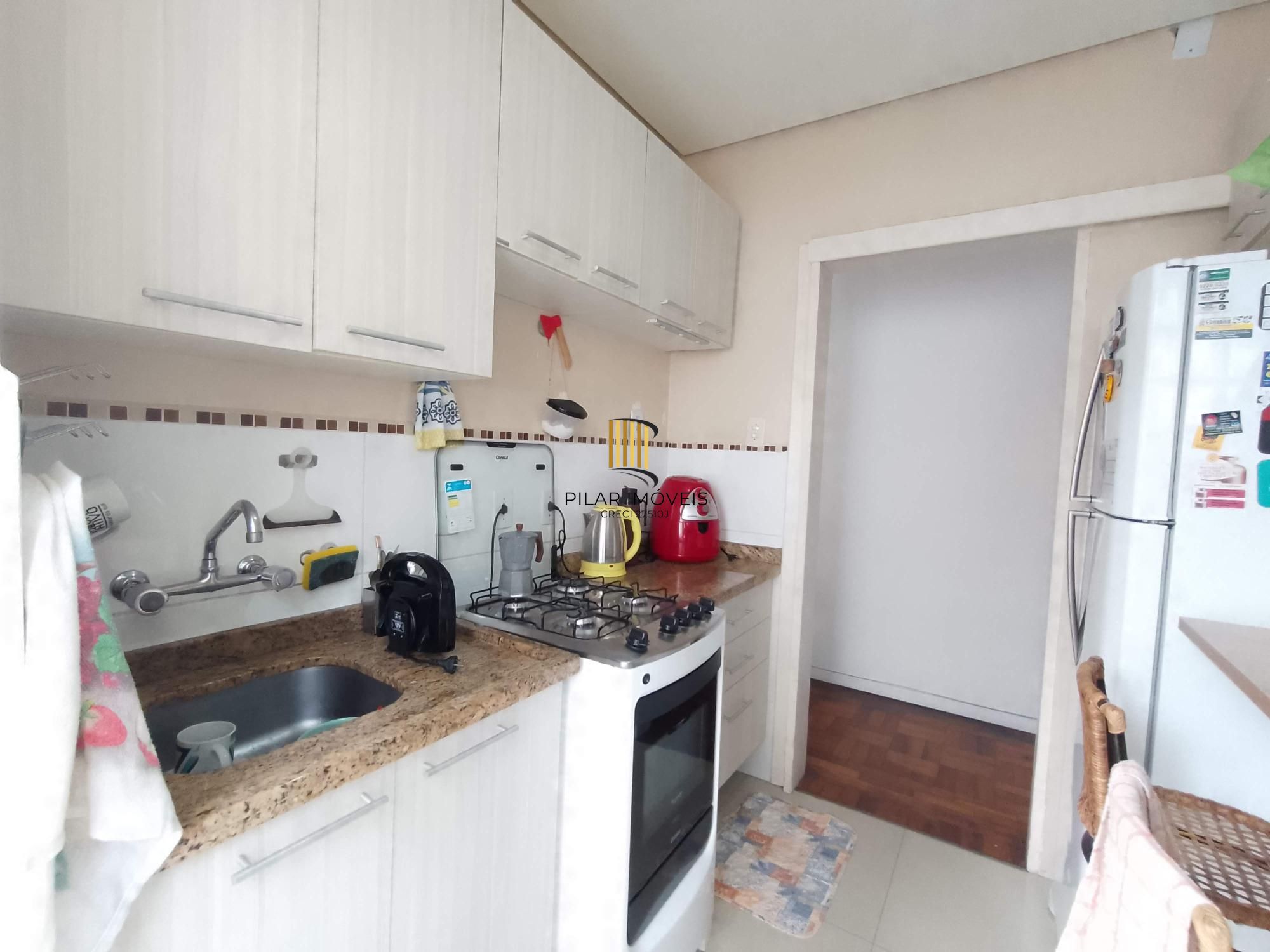 Apartamento 2 dormitórios com vaga e sacada perto da Redenção