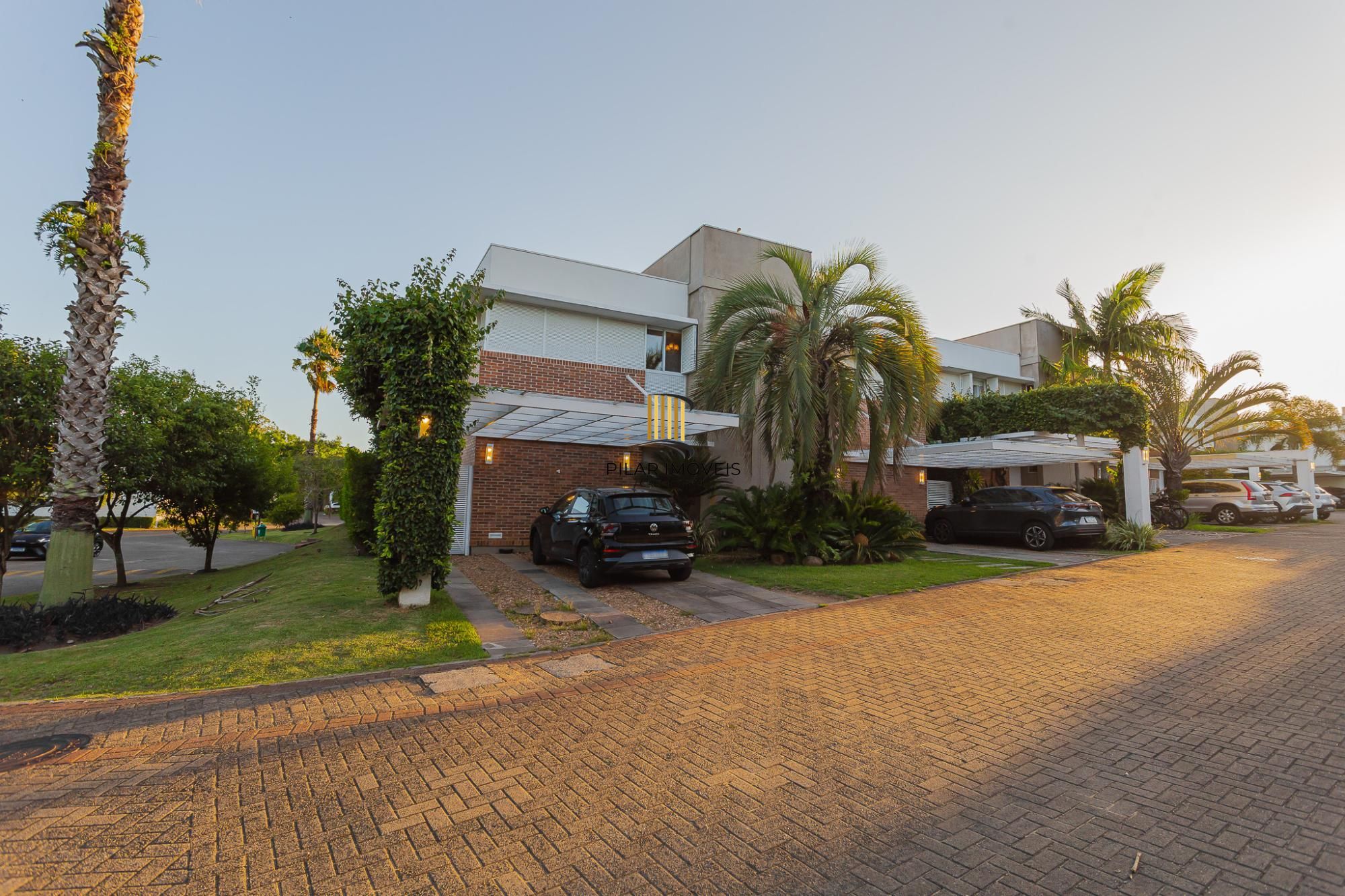CONDOMINIO ATMOSFERA - CASA MOBILIADA DE 4 SUÍTES COM 4 VAGAS