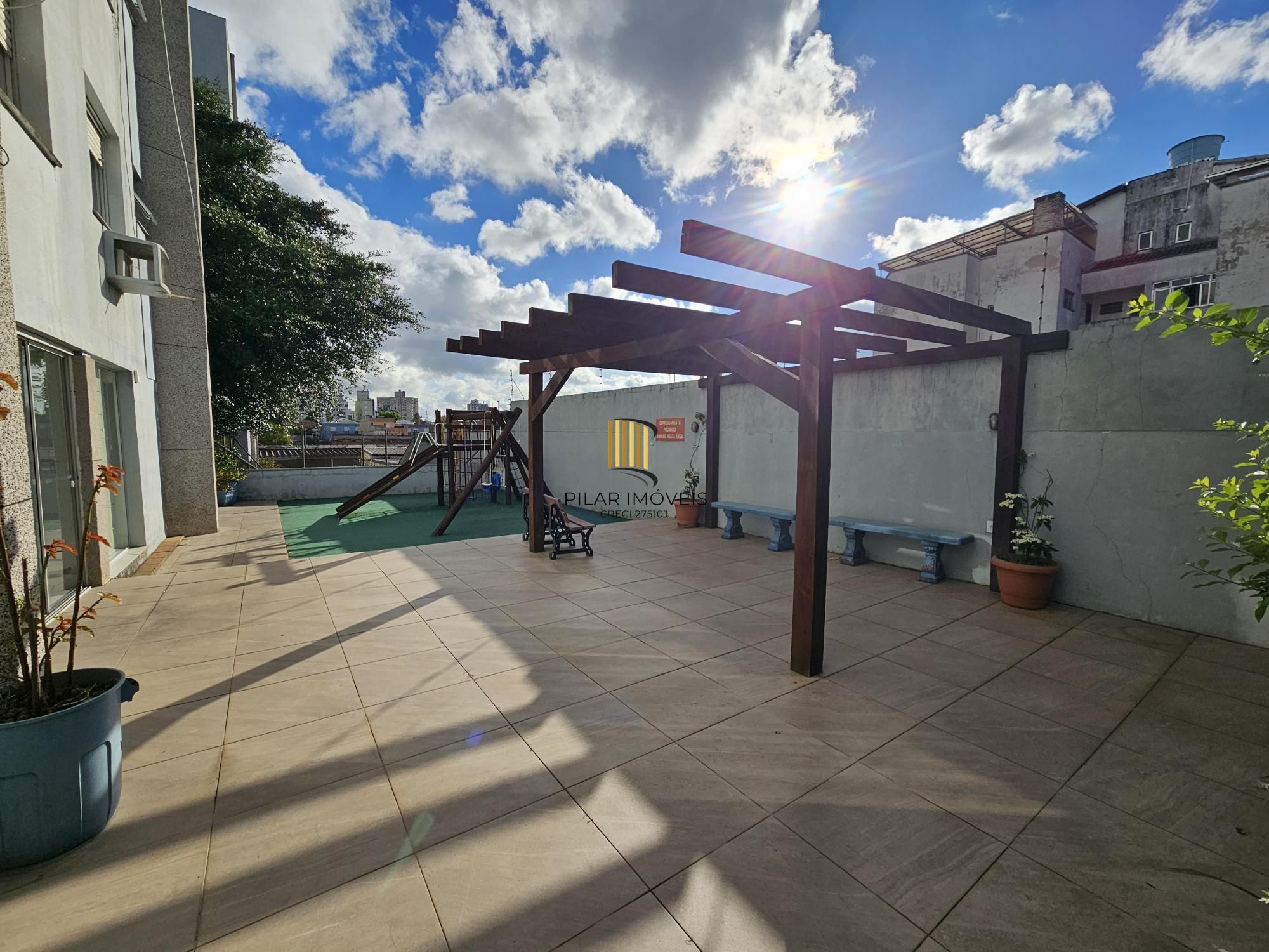 Apartamento 2 dormitórios, sacada com churrasqueira no Cristo Redentor