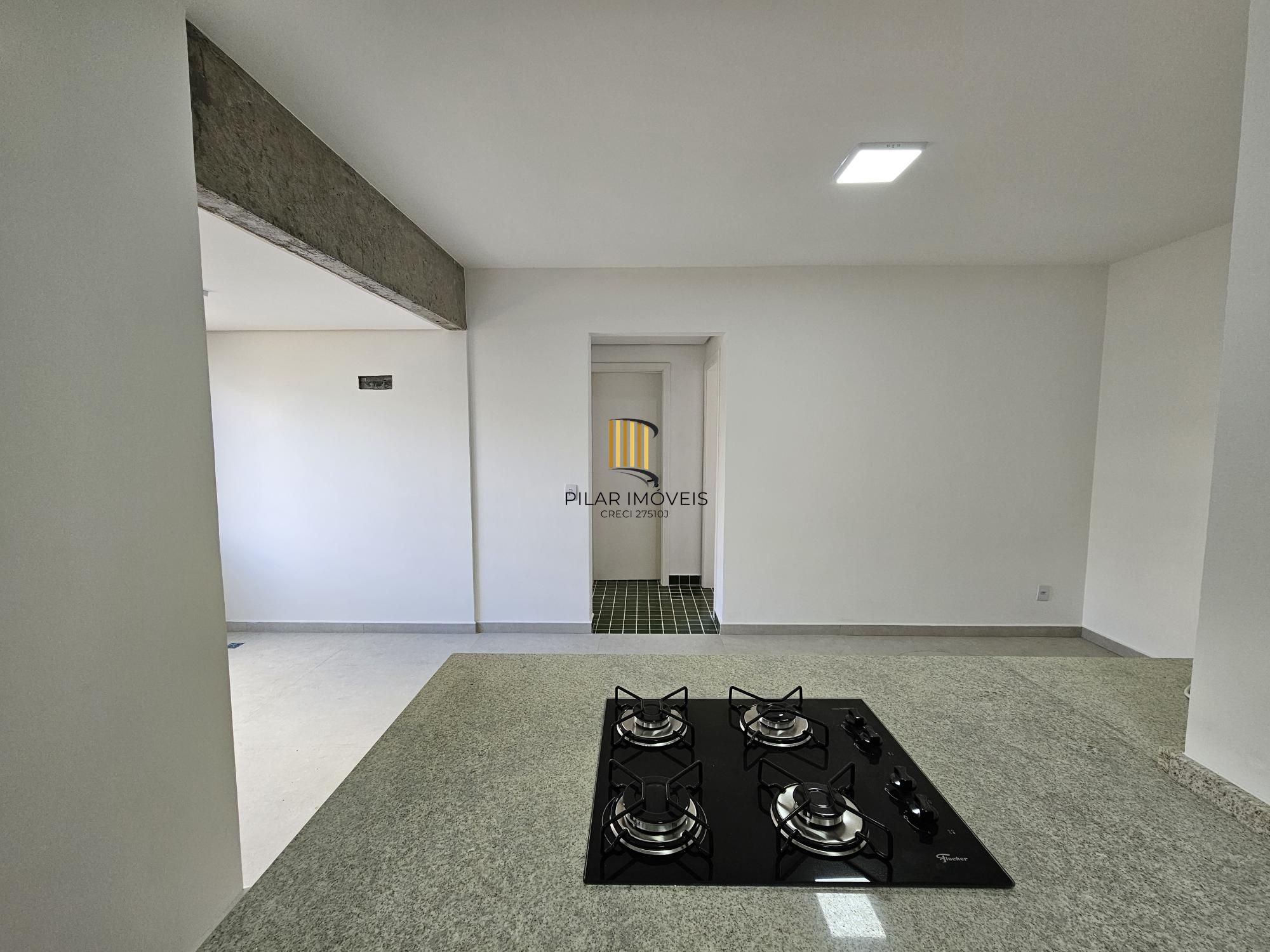 Apartamento 2 dormitórios, sacada com churrasqueira no Cristo Redentor