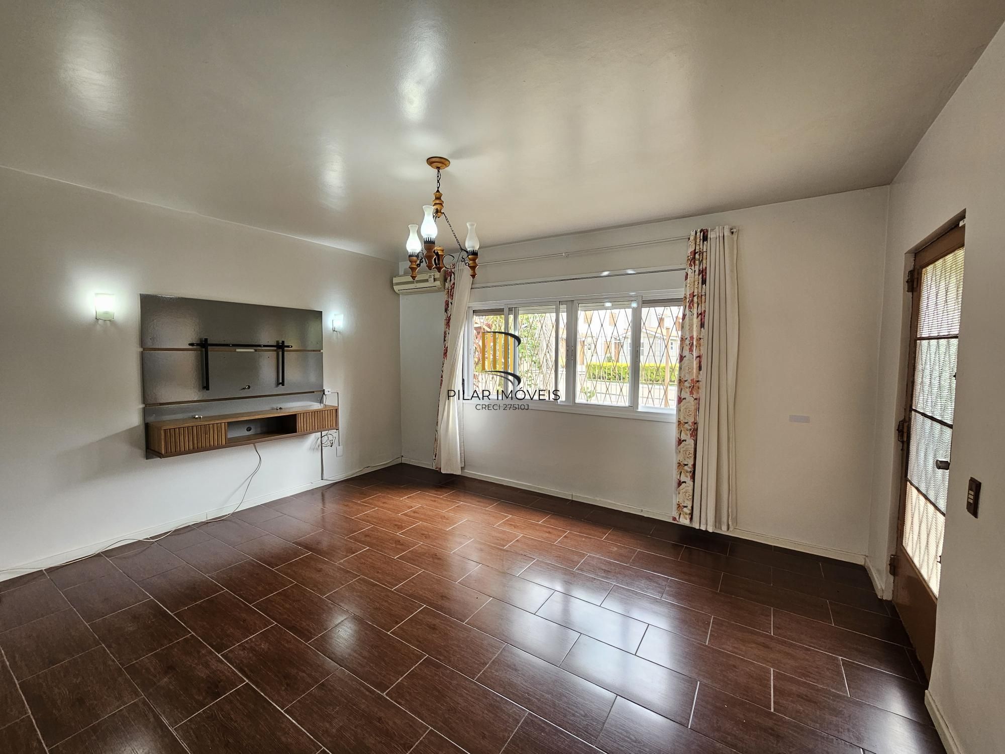 CASA COM 04 DORMITÓRIOS EM TERRENO DE QUASE 500M2