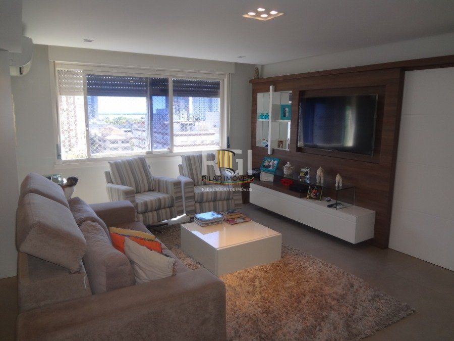 Cobertura para Venda - 267m², 3 dormitórios, sendo 1 suites, 2 vagas - Menino Deus