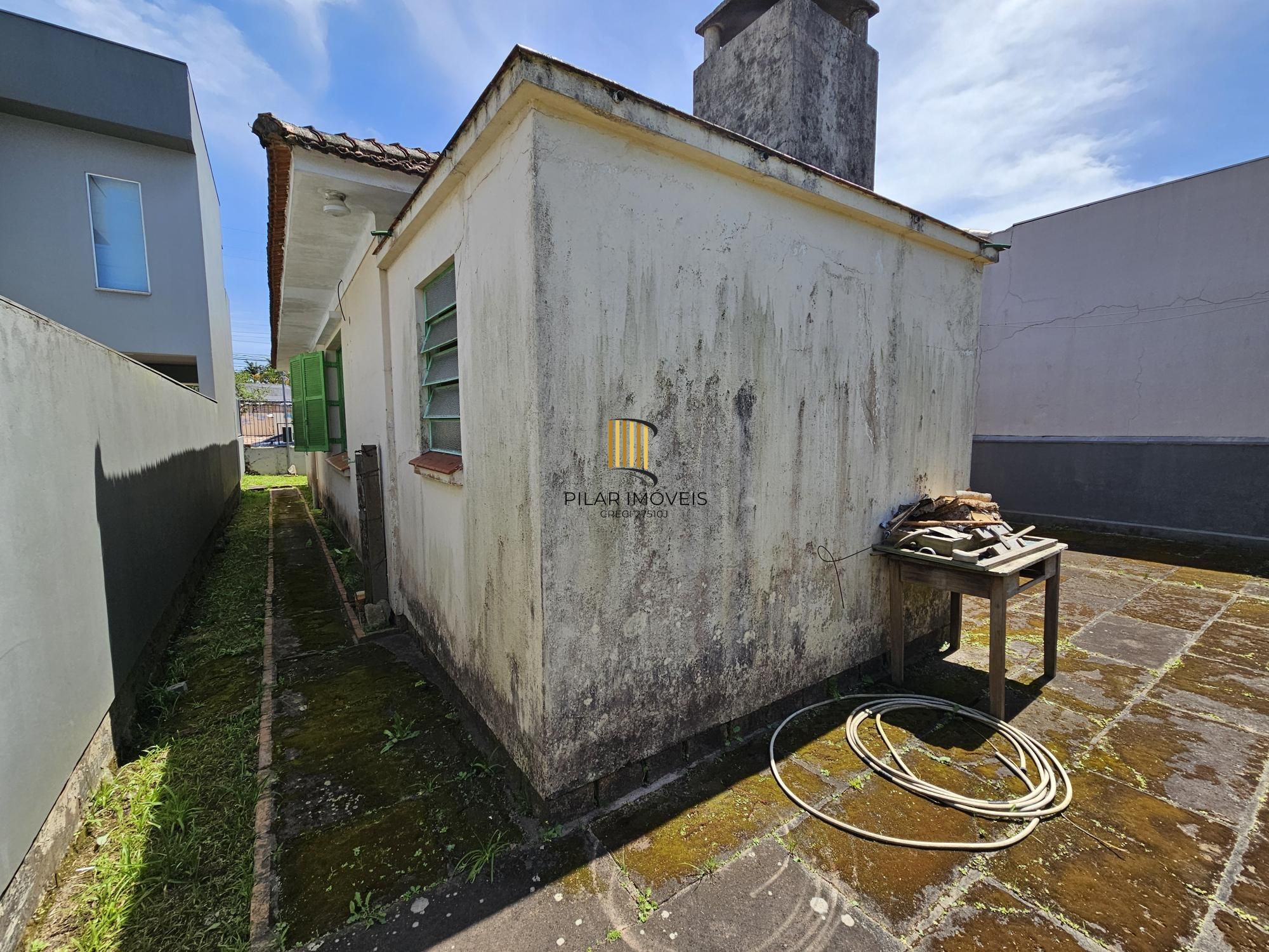 AMPLO TERRENO FRENTE NORTE NA MELHOR RUA DO BAIRRO TRISTEZA