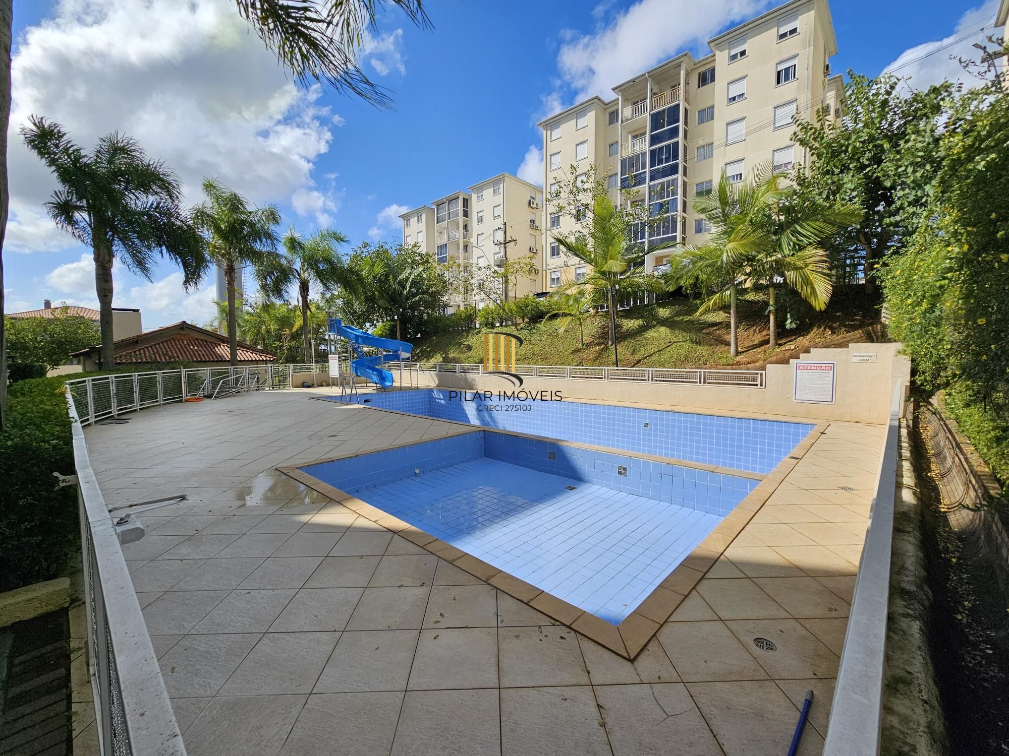 Apartamento 2 dormitórios mobiliado com vaga e elevador no Alto Petrópolis