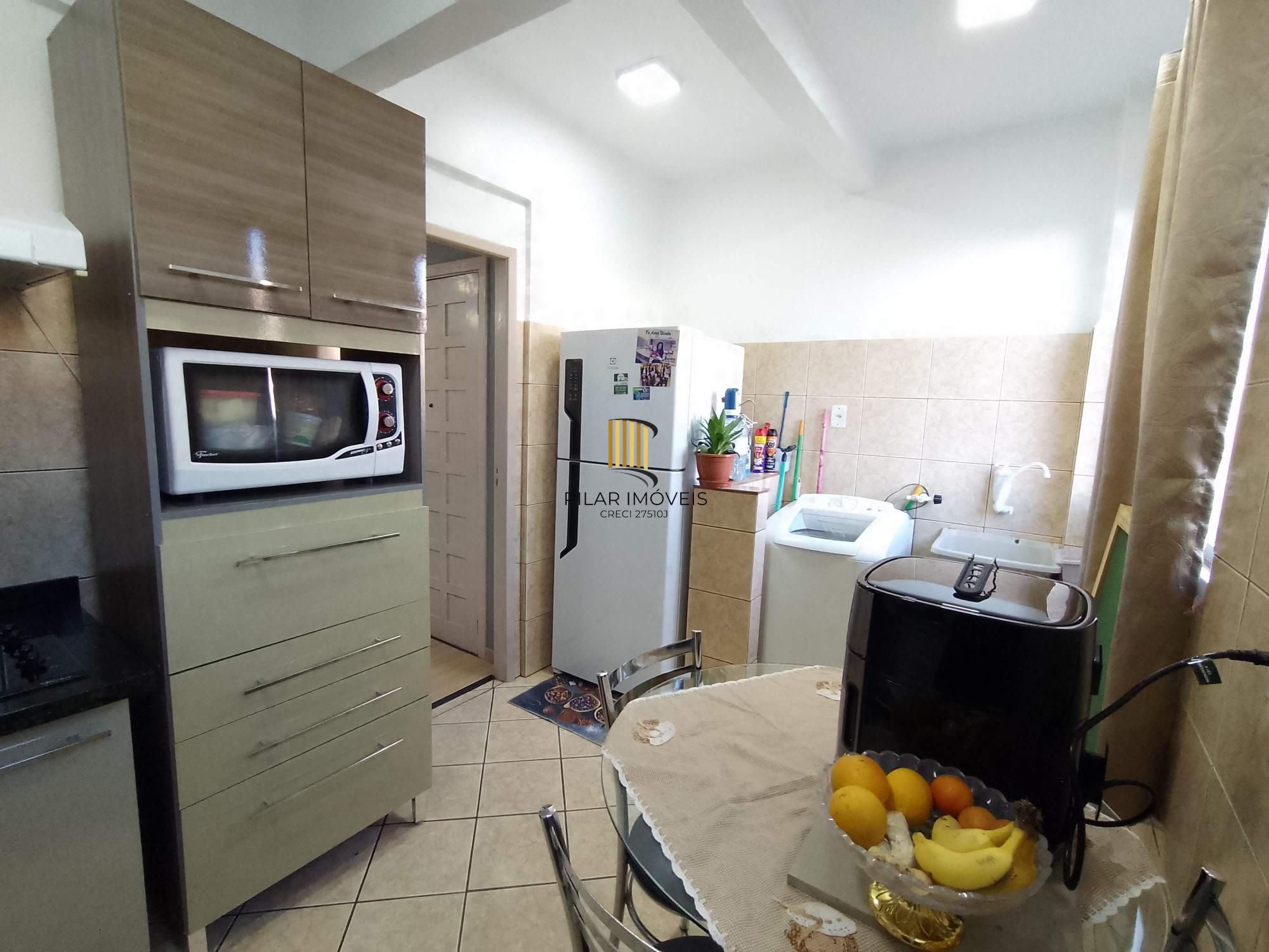Apartamento 2 dormitórios reformado no Passo D'Areia