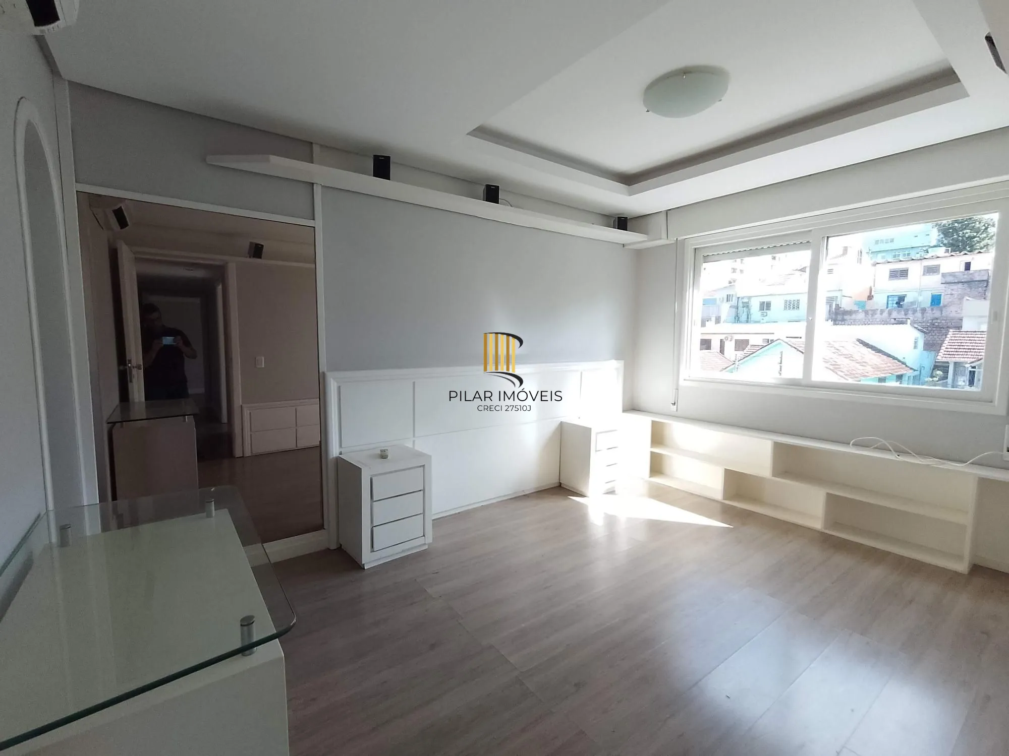 Apartamento 2 dormitórios com sacada e vaga perto da PUC