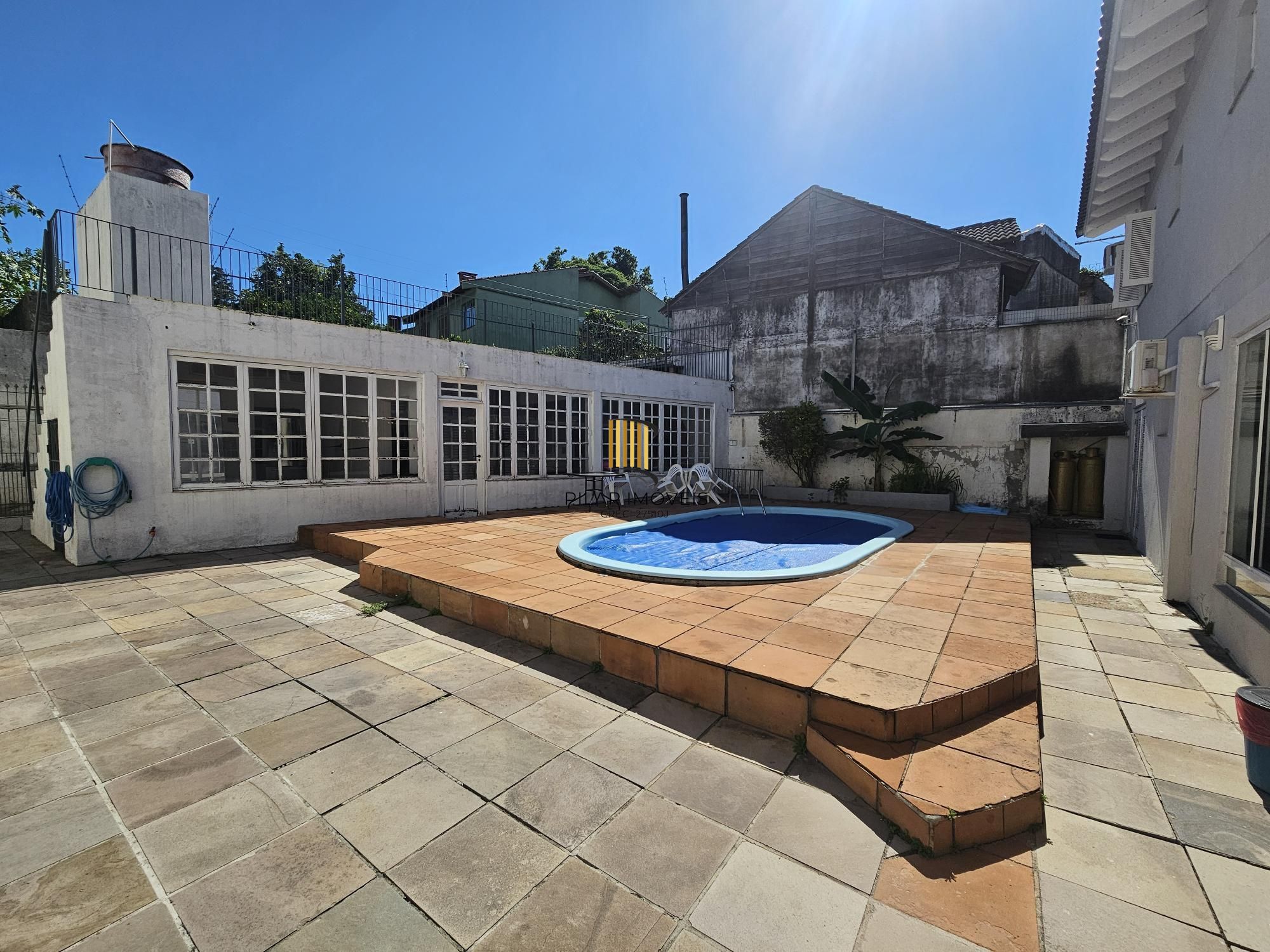 SOBRADO COM 3 SUÍTES + DORMITÓRIOS NO TÉRRREO | PISCINA | E MUITO MAIS