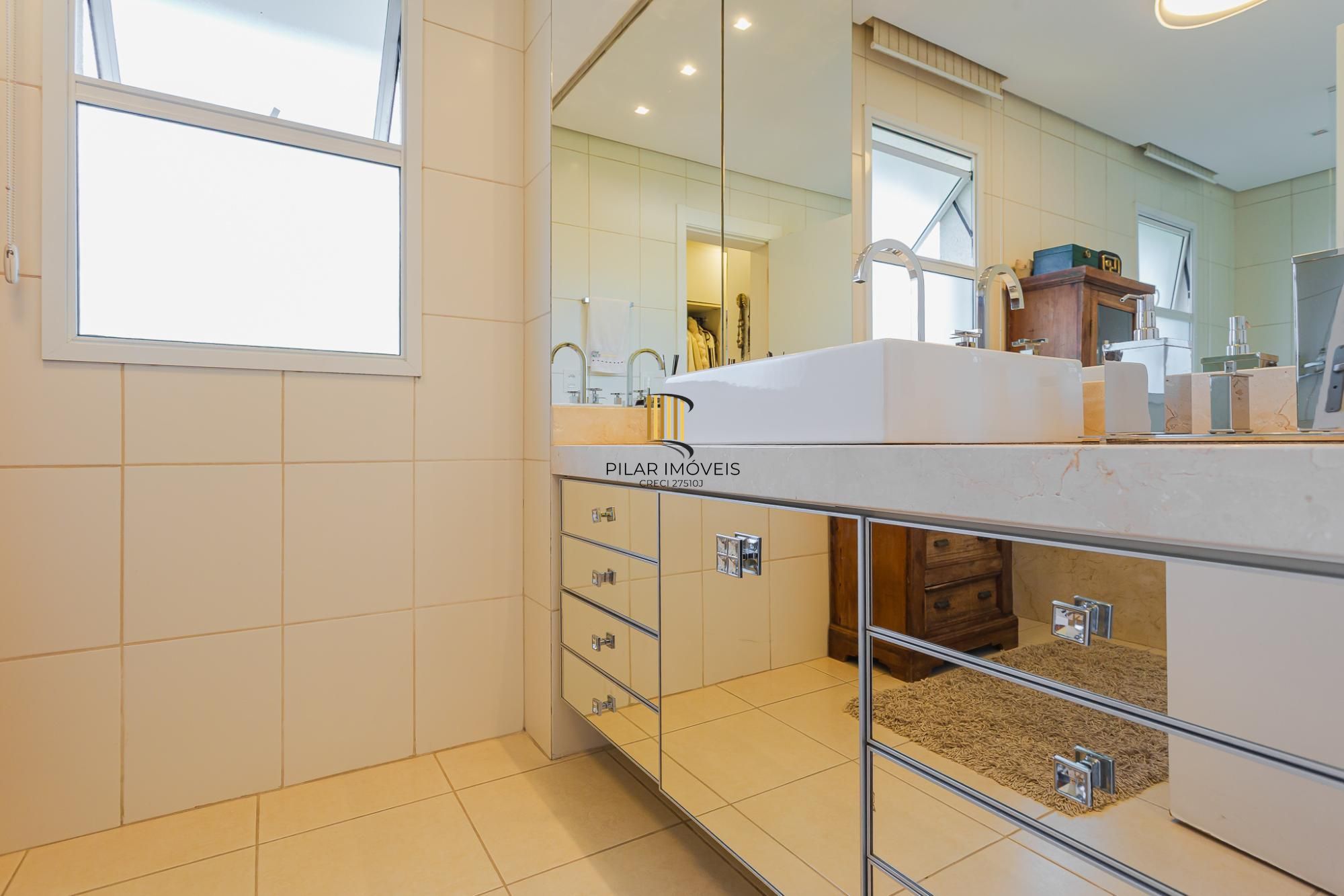 CONDOMINIO ATMOSFERA - CASA MOBILIADA DE 4 SUÍTES COM 4 VAGAS