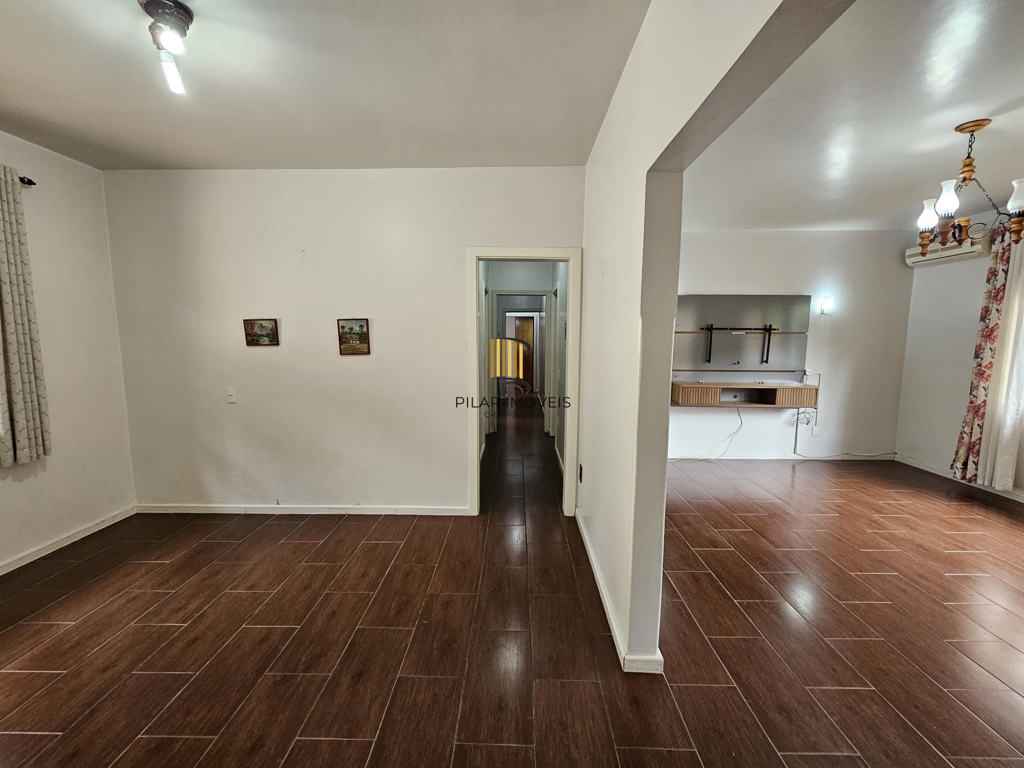 CASA COM 04 DORMITÓRIOS EM TERRENO DE QUASE 500M2