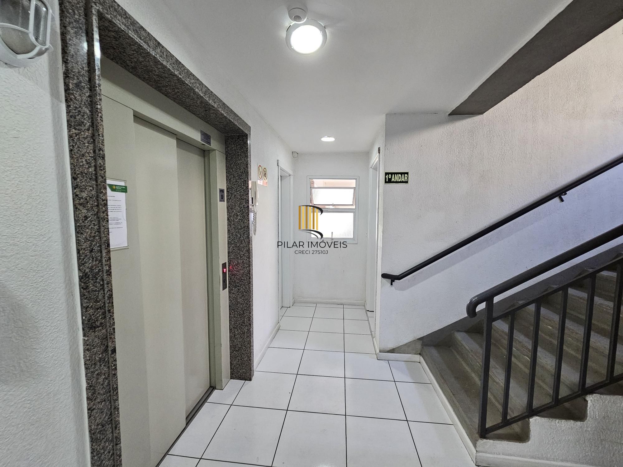 Apartamento 2 dormitórios com vaga e elevador perto da PUC