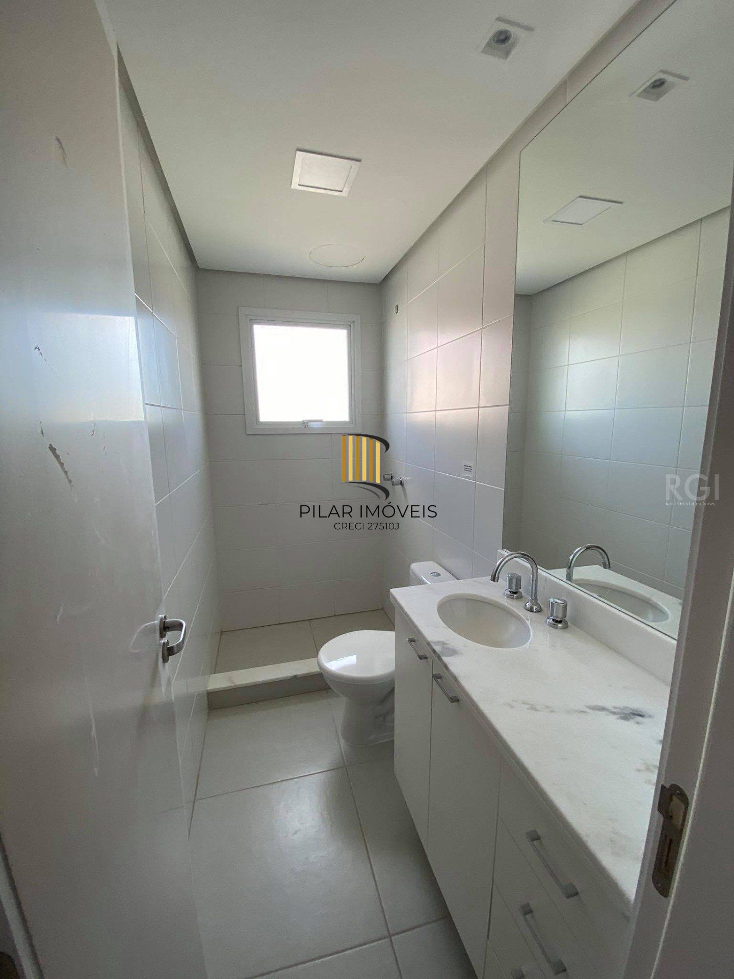 Apartamento para Venda - 66.41m², 2 dormitórios, sendo 1 suites, 1 vaga - Petrópolis