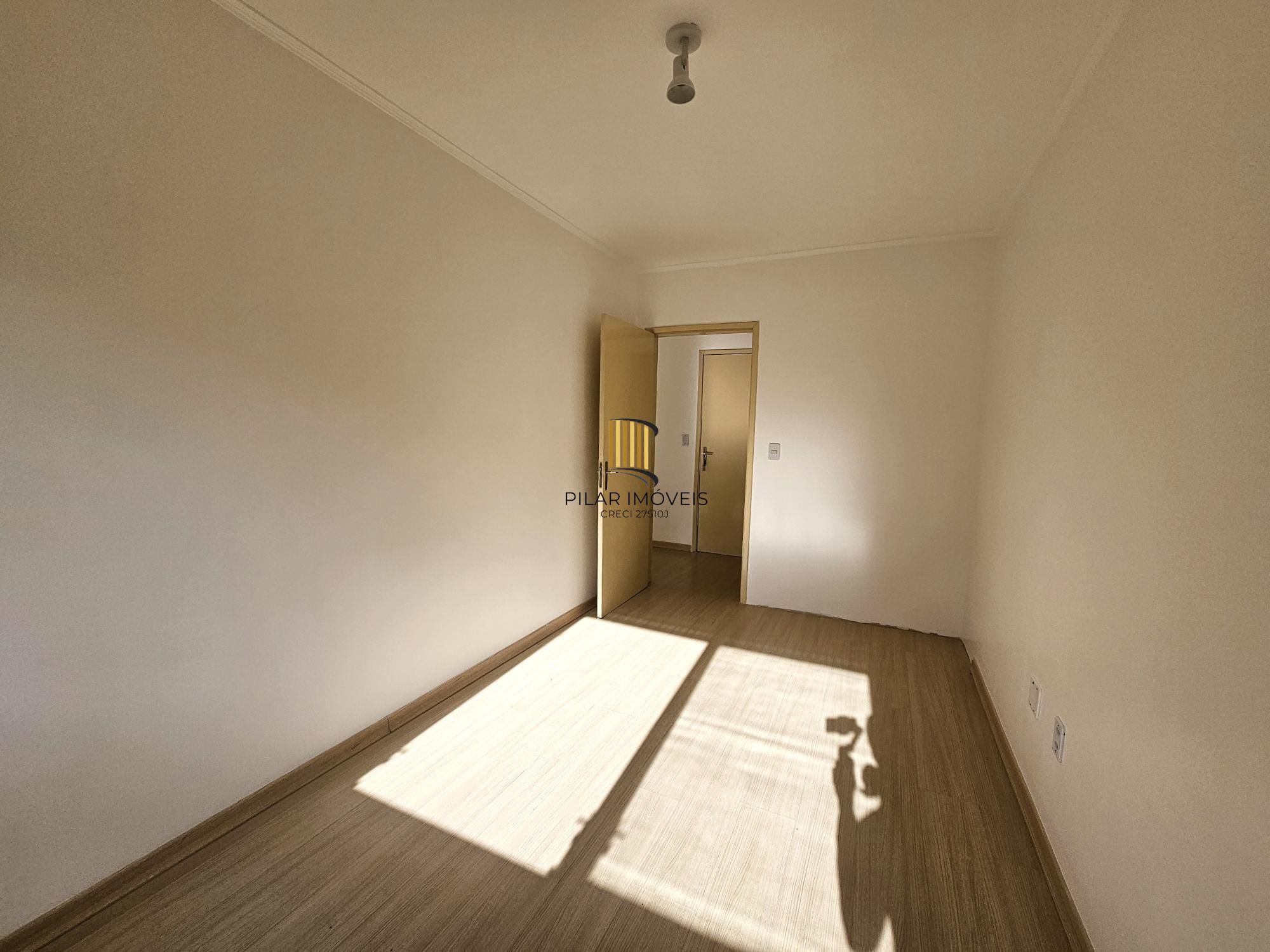 APARTAMENTO ENSOLARADO A POUCOS METROS DO PARQUE MARINHA E DO BEIRA RIO