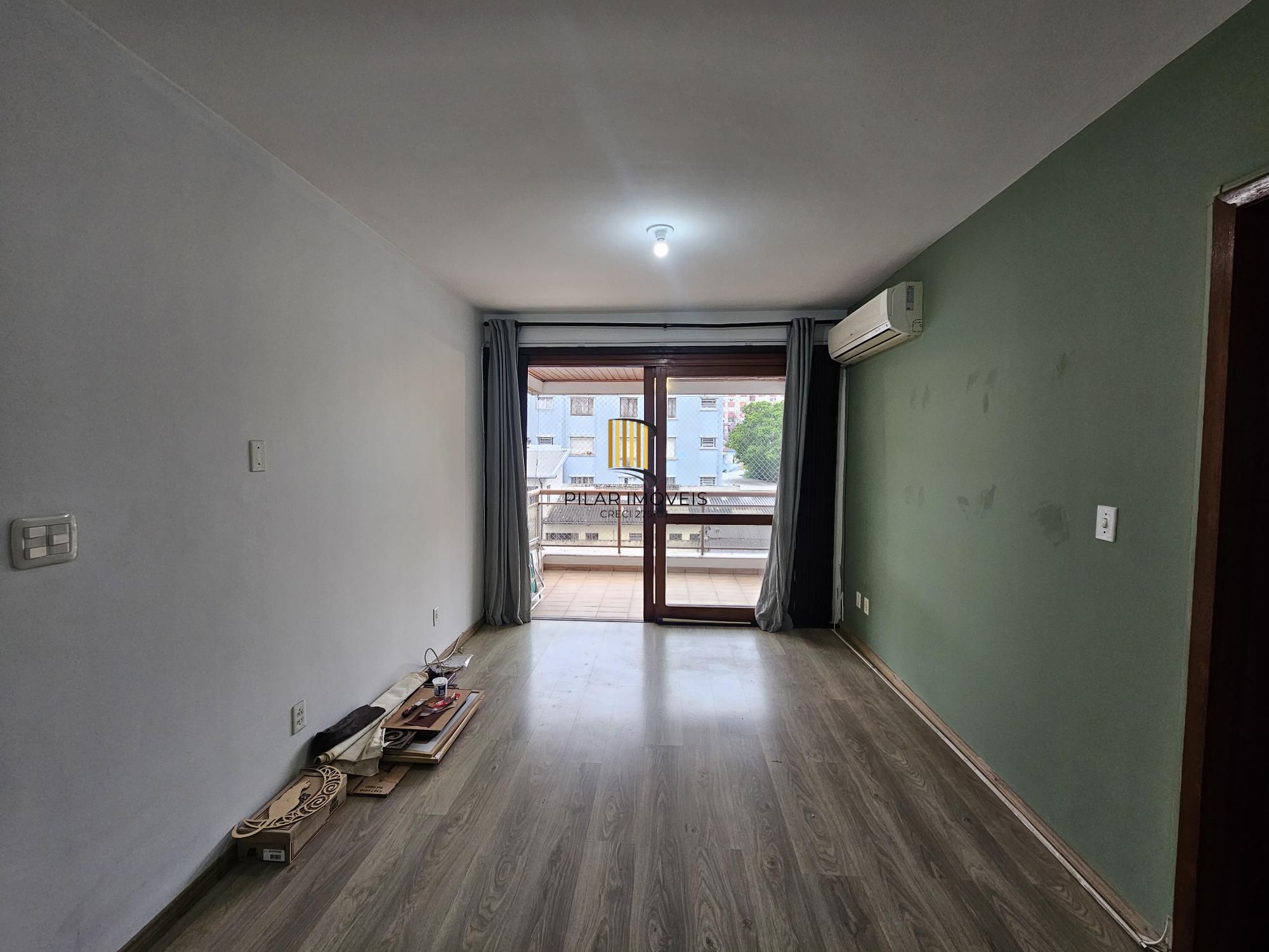 CIDADE BAIXA COM SACADA E VAGA DE GARAGEM