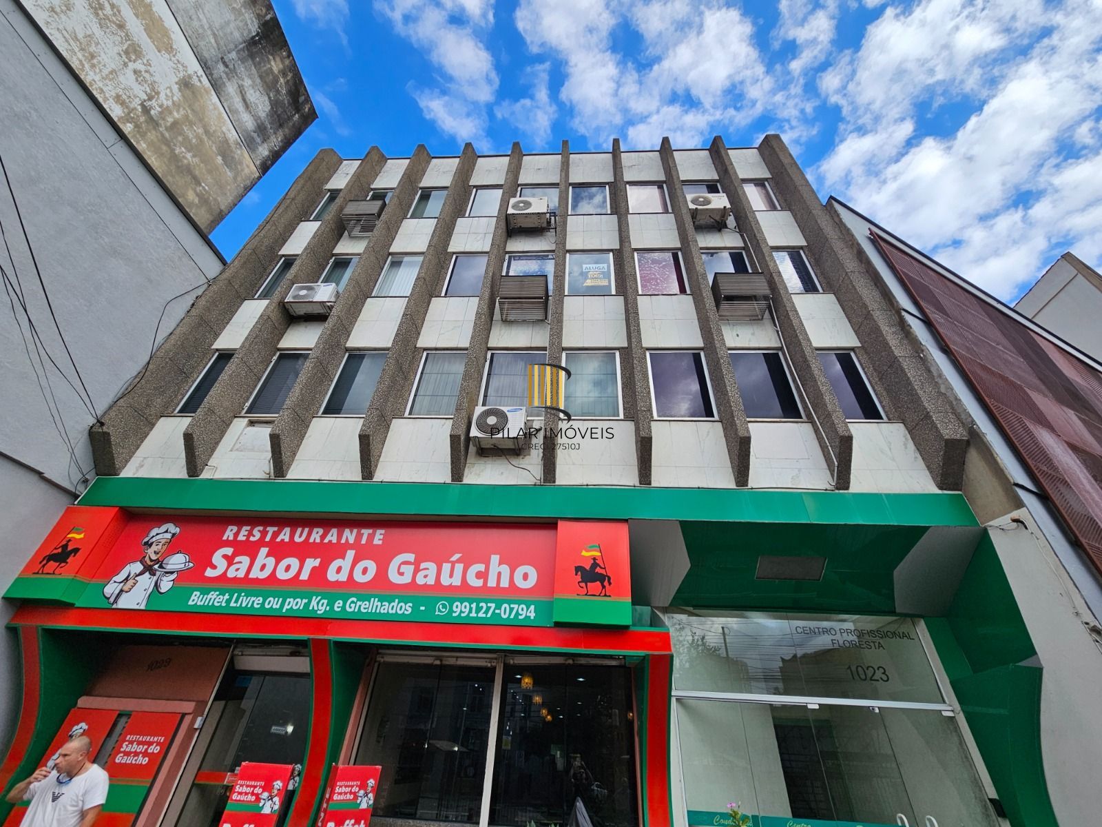 Ampla sala comercial na Cristóvão Moinhos de Vento com 53m2