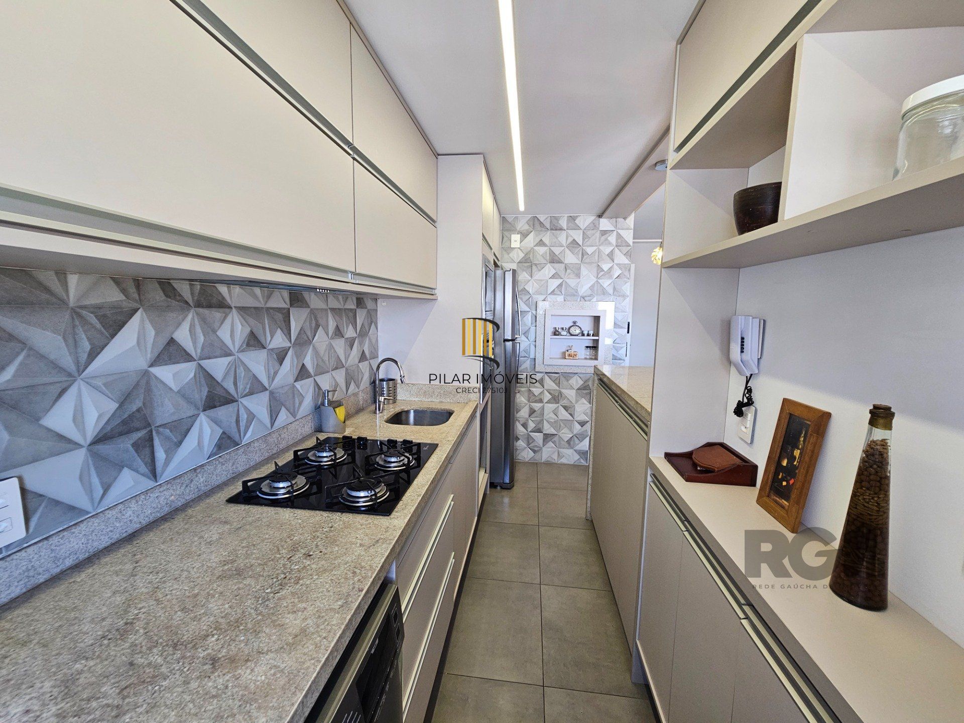 Apartamento para Venda - 67.43m², 2 dormitórios, sendo 1 suites, 2 vagas - Jardim Lindóia